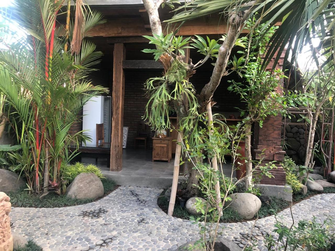 Joglo - Double Room with Balcony - Photo 18