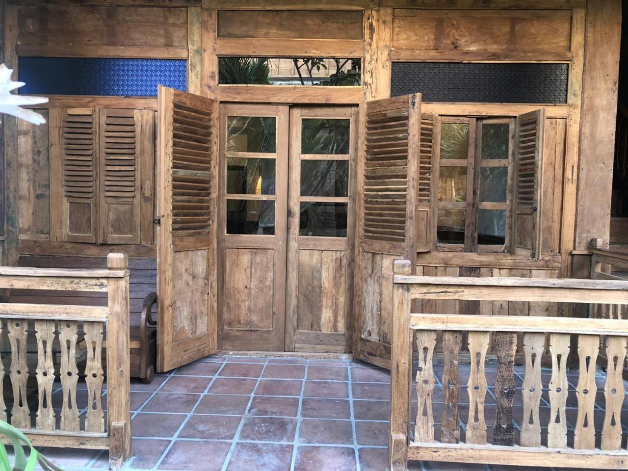 Joglo - Double Room with Balcony - Photo 20