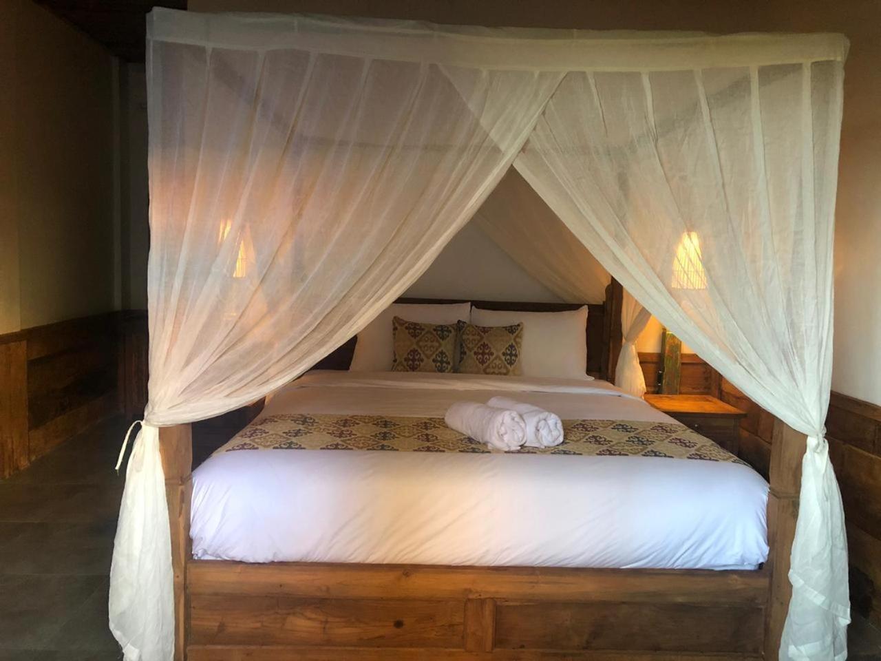 Joglo - Double Room with Balcony - Photo 14