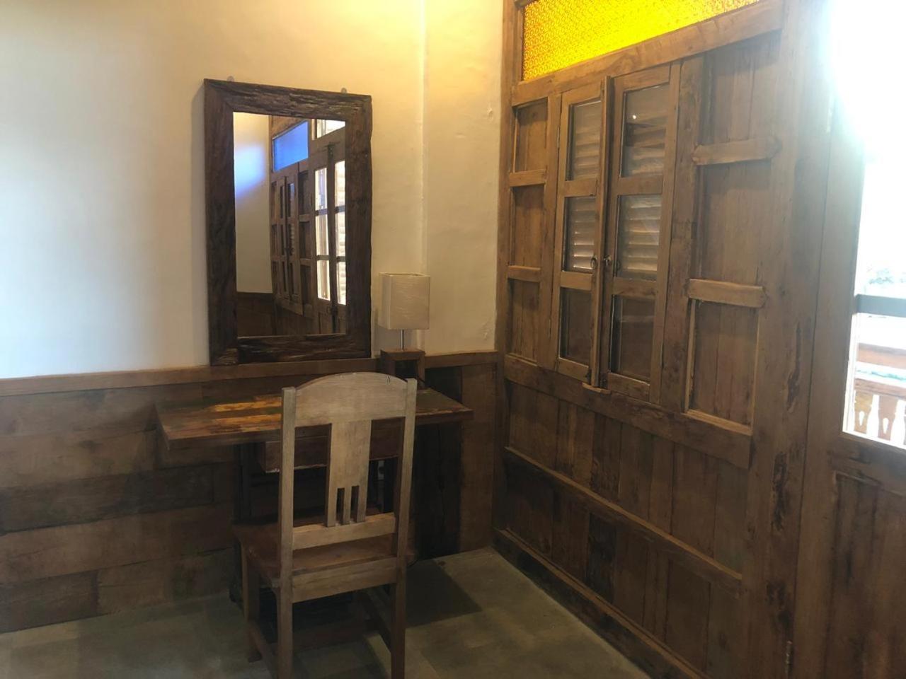 Joglo - Double Room with Balcony - Photo 6