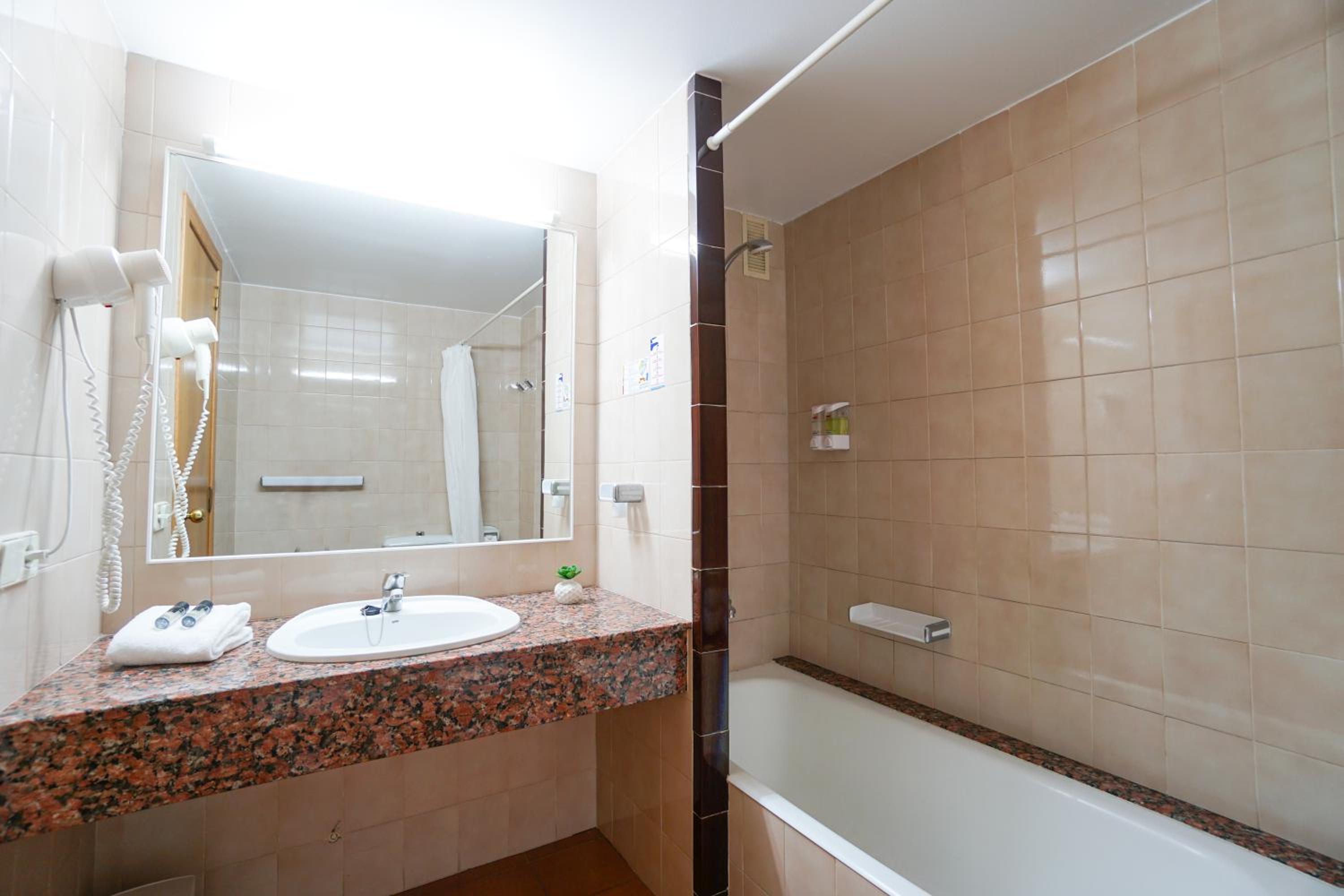 Double Room with Balcony photo 2