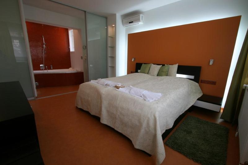 Suite with Balcony - Photo 2