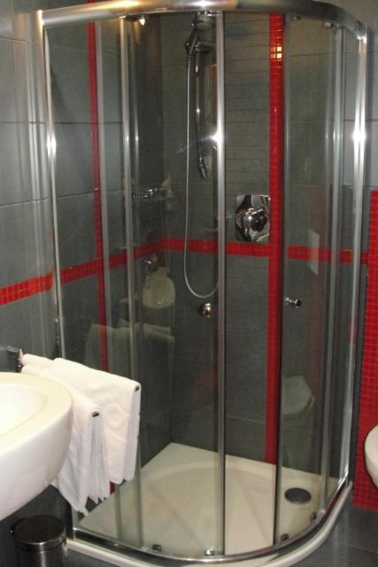 Double or Twin Room - Photo 3