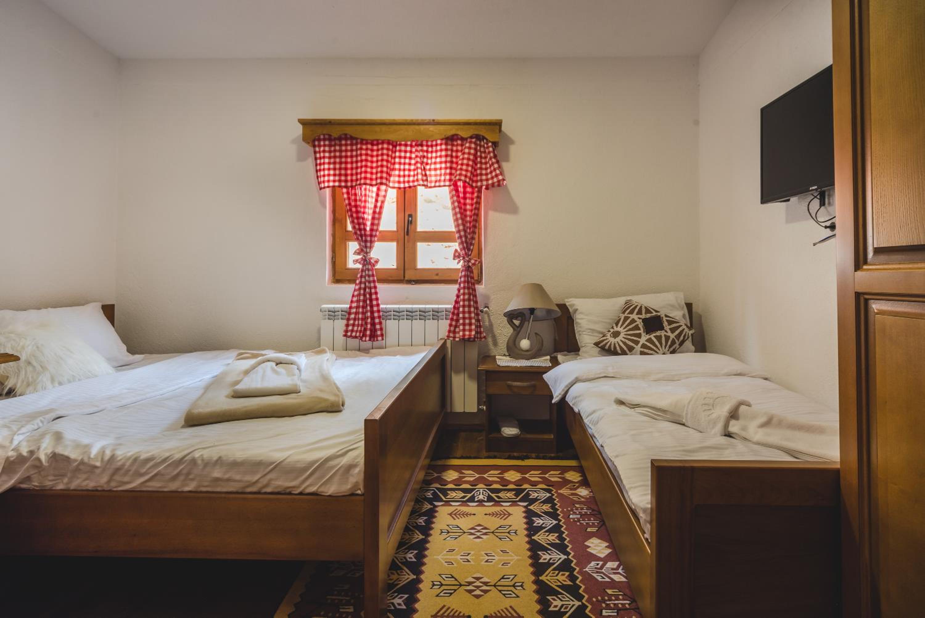 Triple Room with Private Bathroom - Photo 5