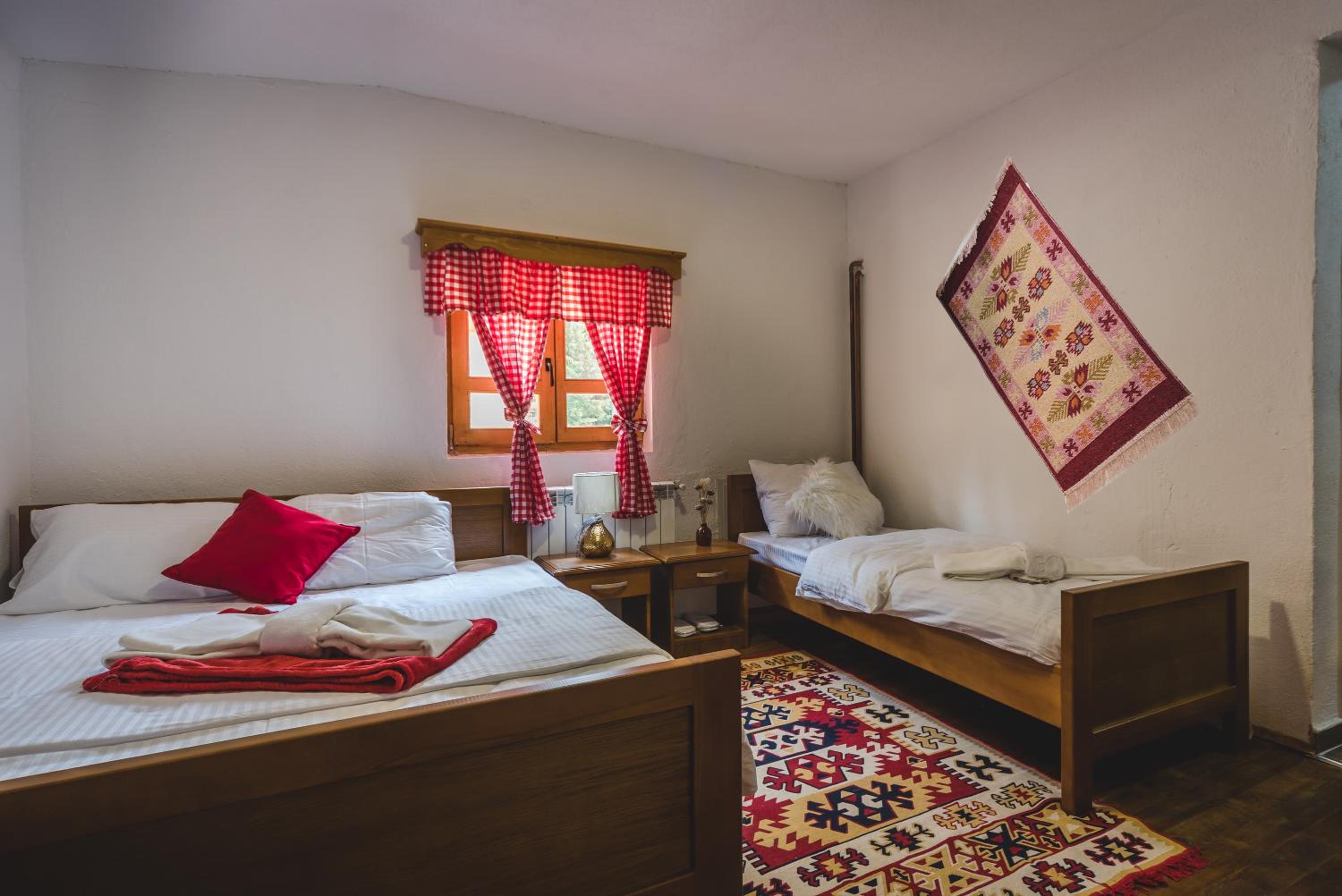 Triple Room with Private Bathroom - Photo 3