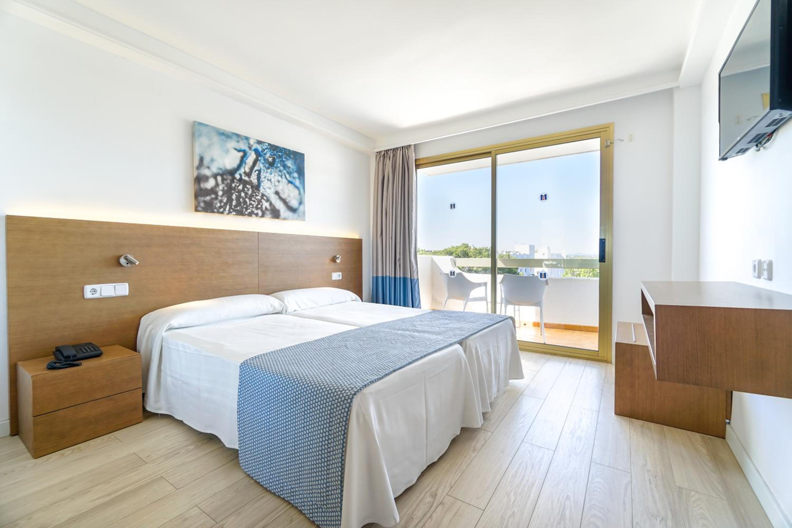 Suite with Balcony photo 3