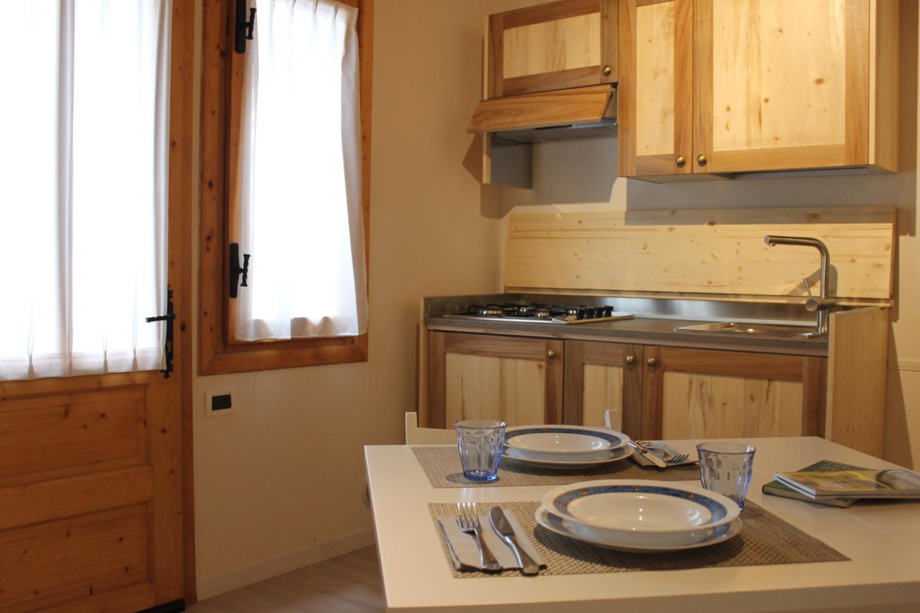 Two-Bedroom Cottage with Kitchen - Photo 4