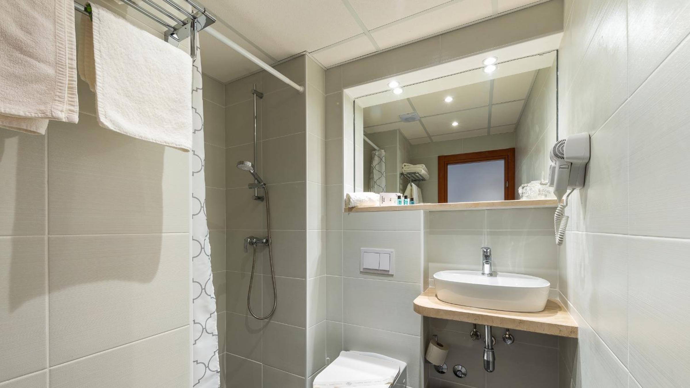 Standard Double/Twin Room with Sea View - annex
