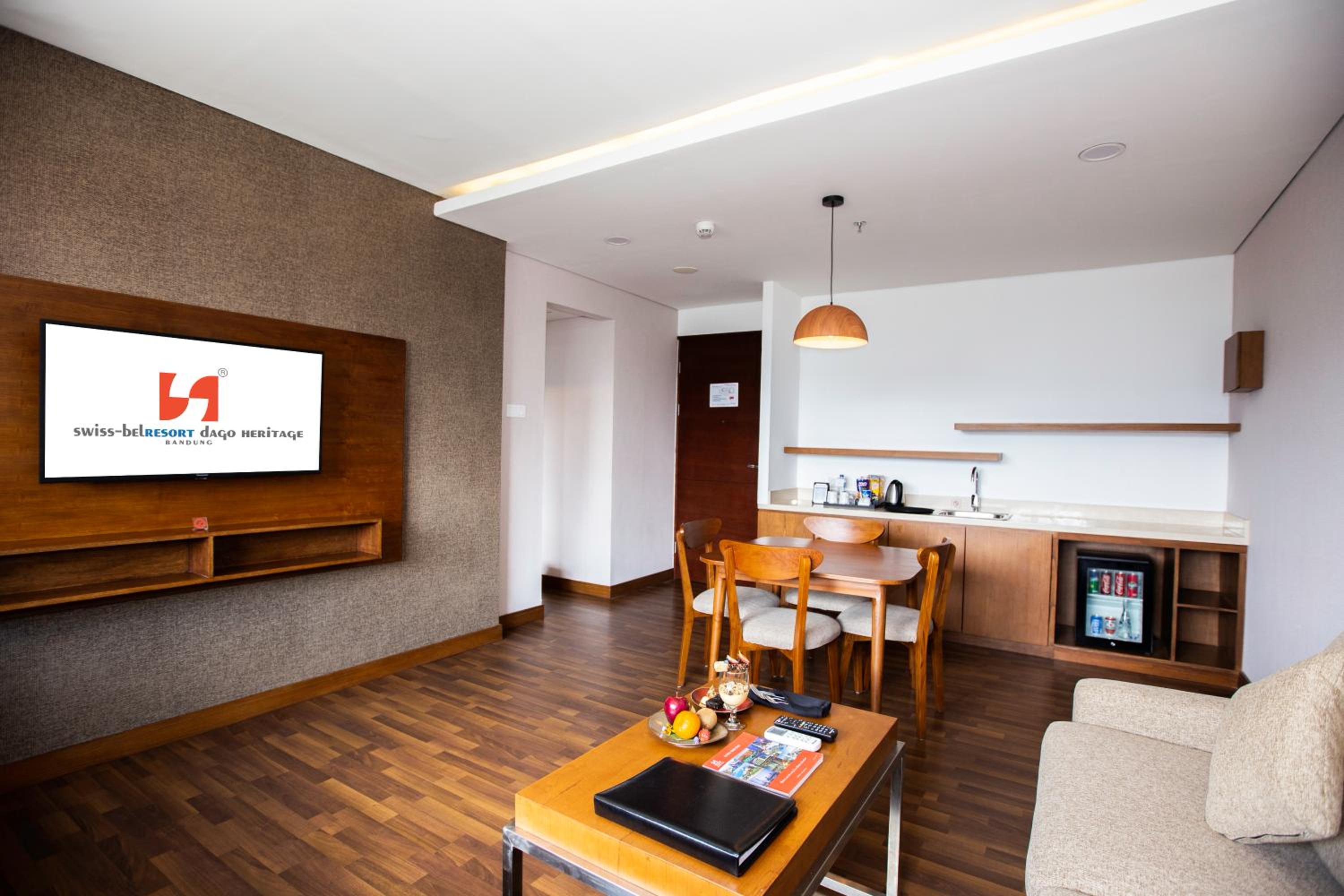 Executive Suite - Photo 4