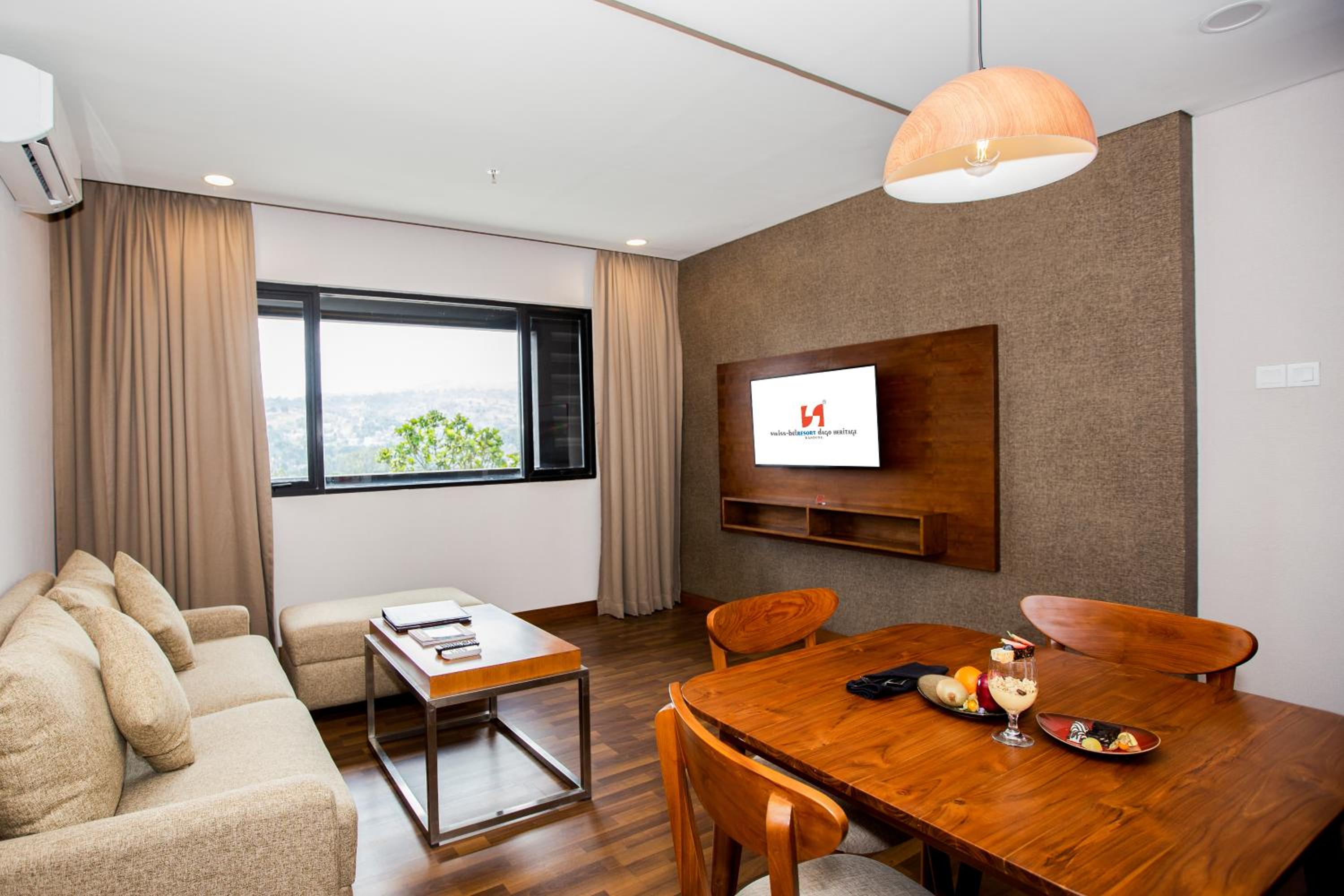 Executive Suite - Photo 9