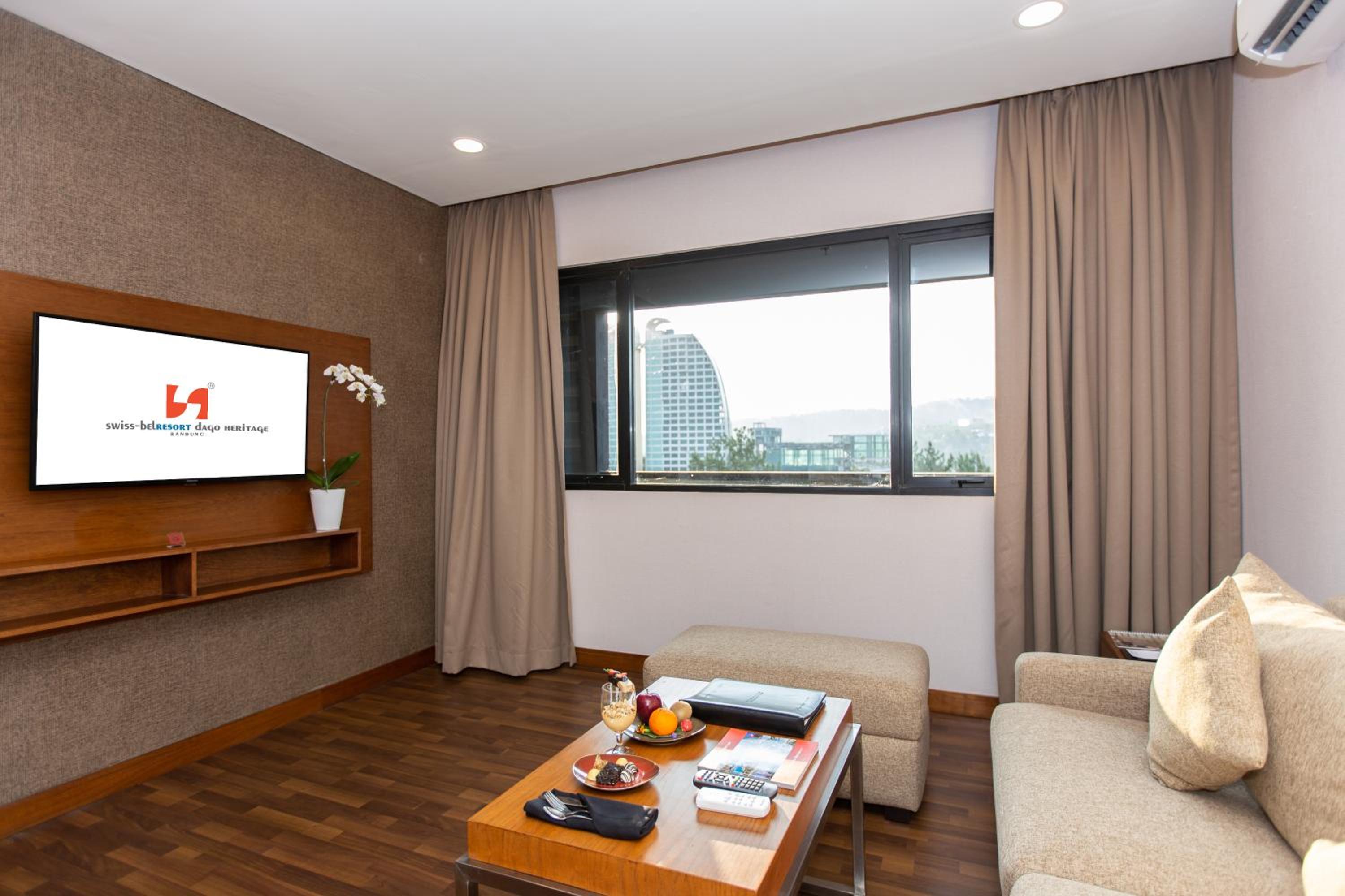 Executive Suite - Photo 5