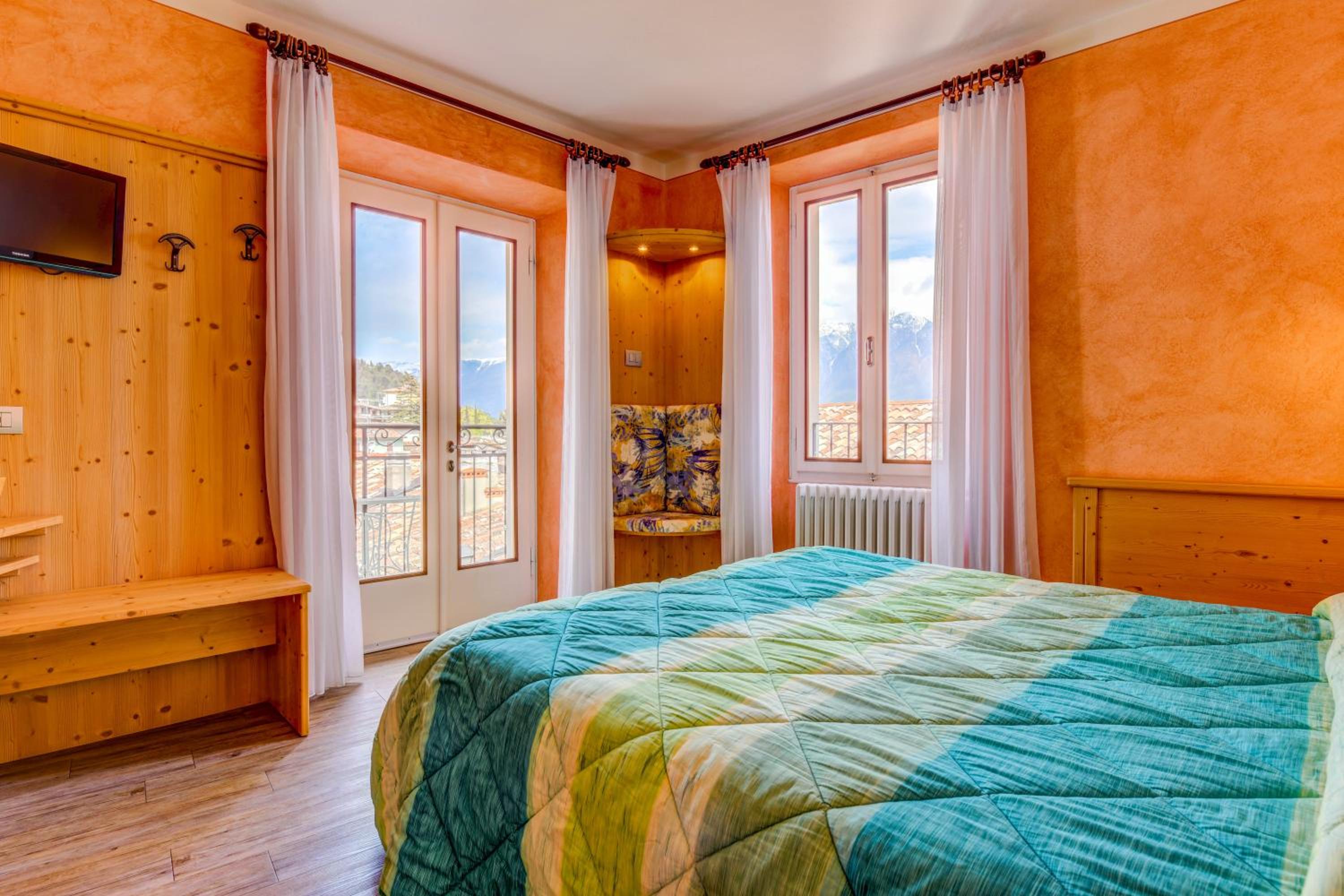 Double or Twin Room with Balcony photo 3