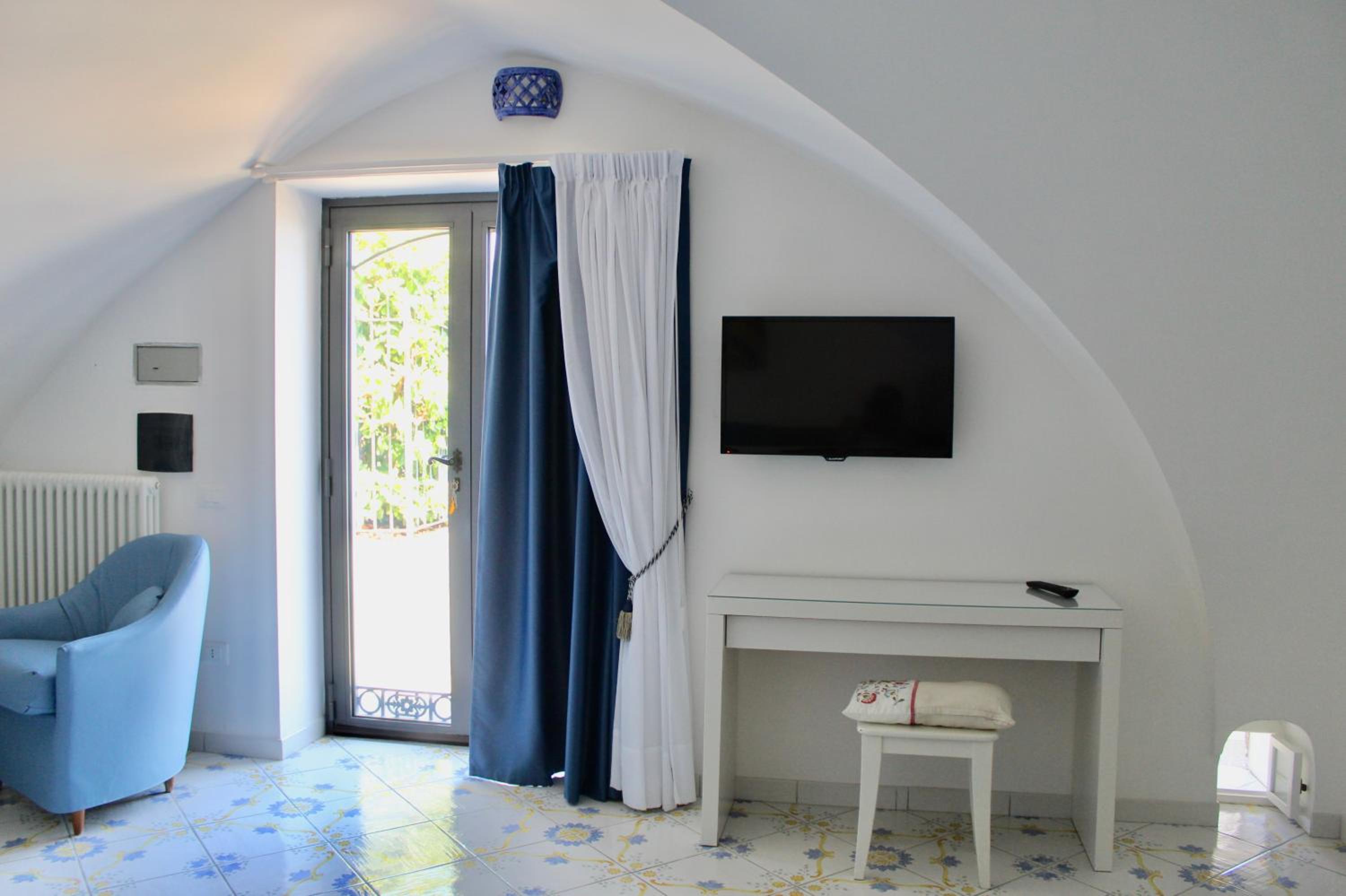 Triple Room with Sea View - Photo 5
