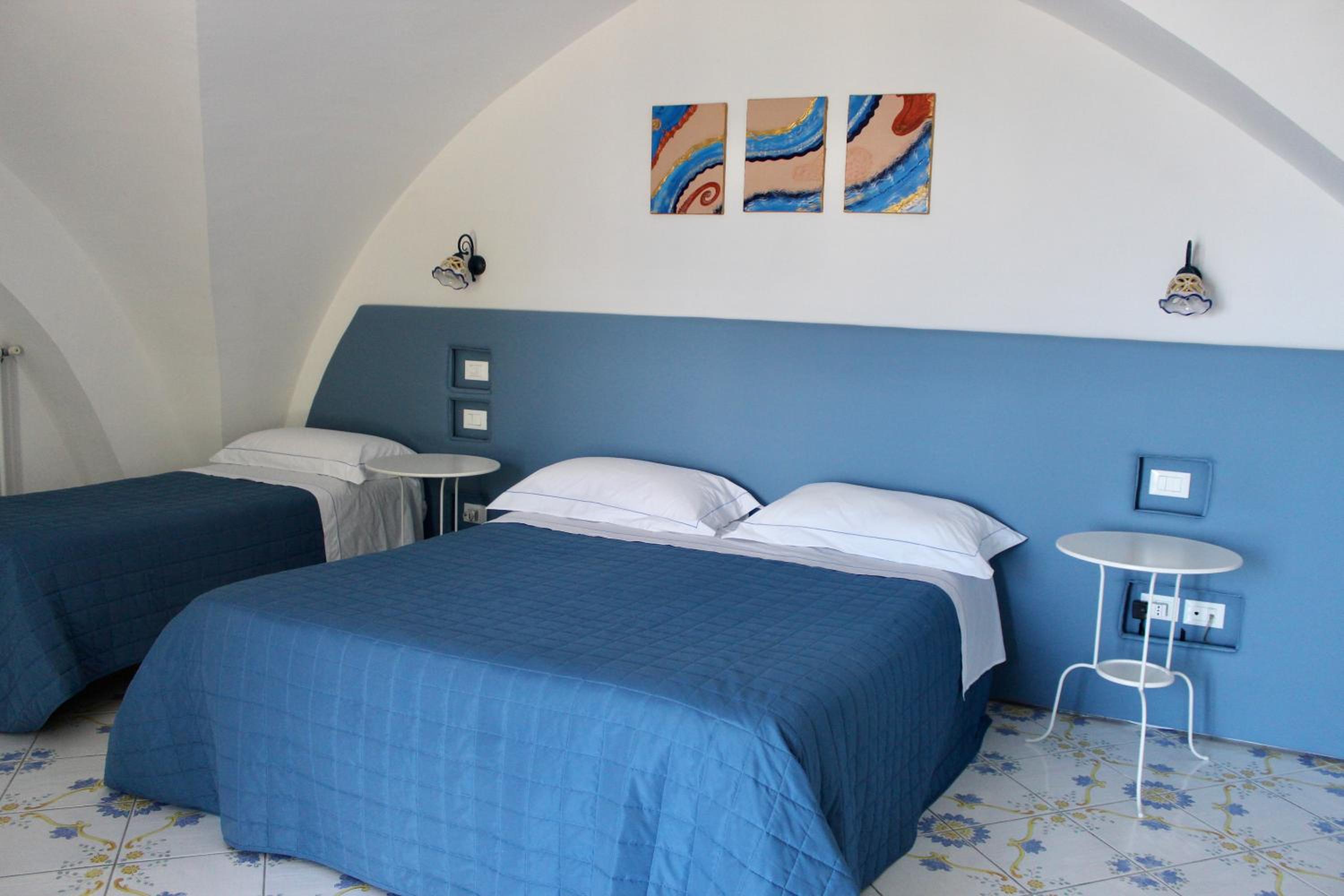 Triple Room with Sea View - Photo 4