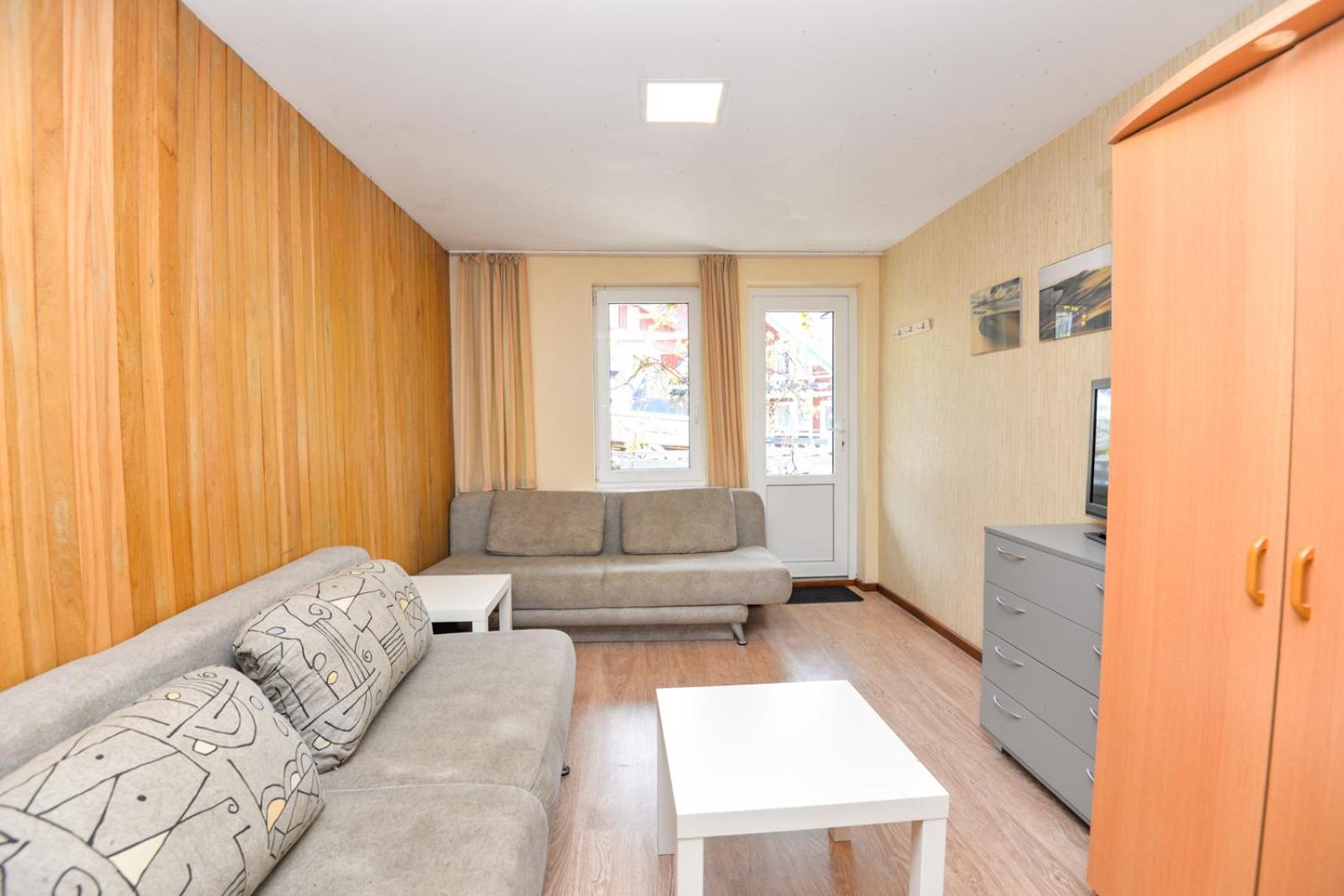 Studio (3 Adults)