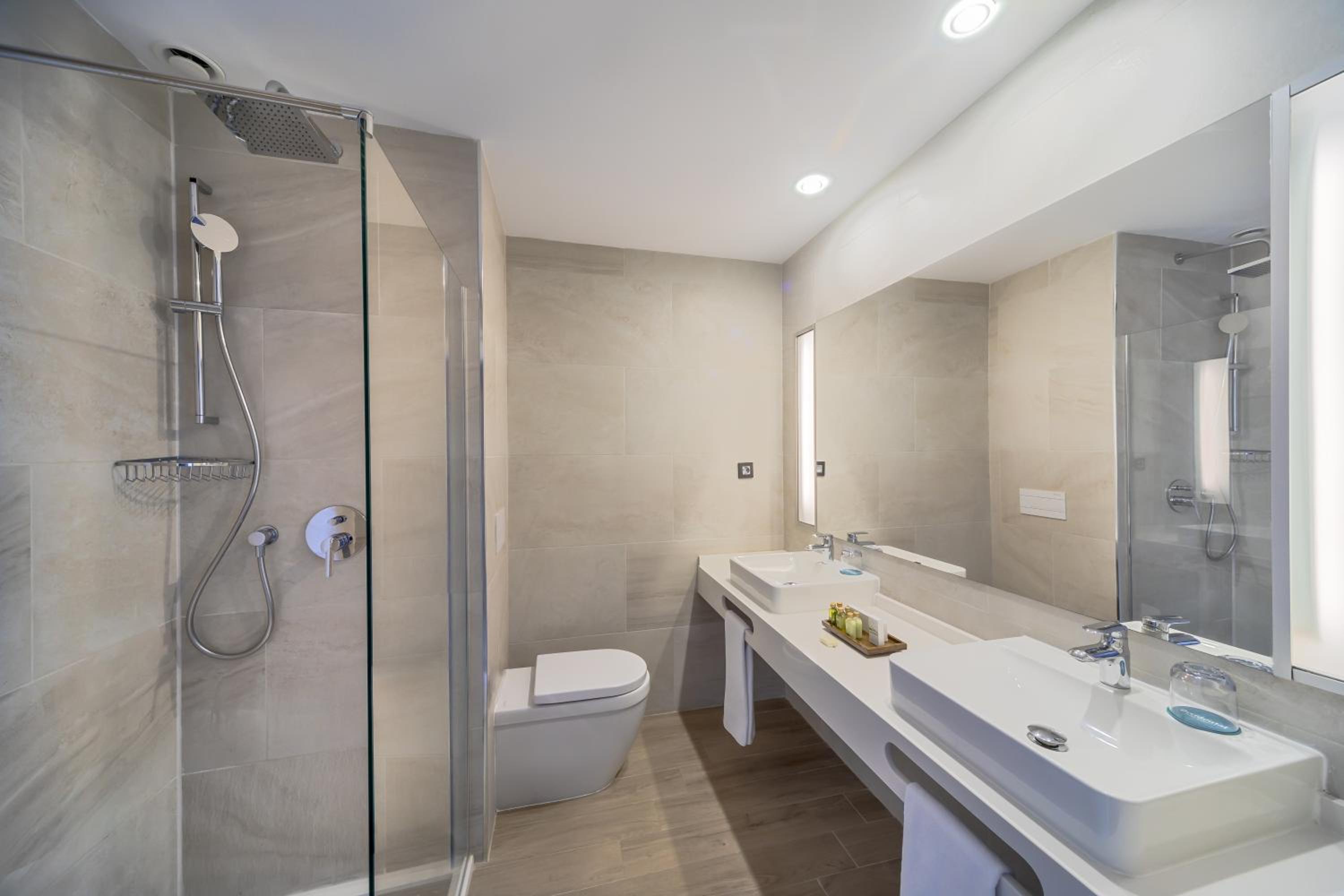 Junior Suite with Sea View (2 Adults + 2 Children) photo 2