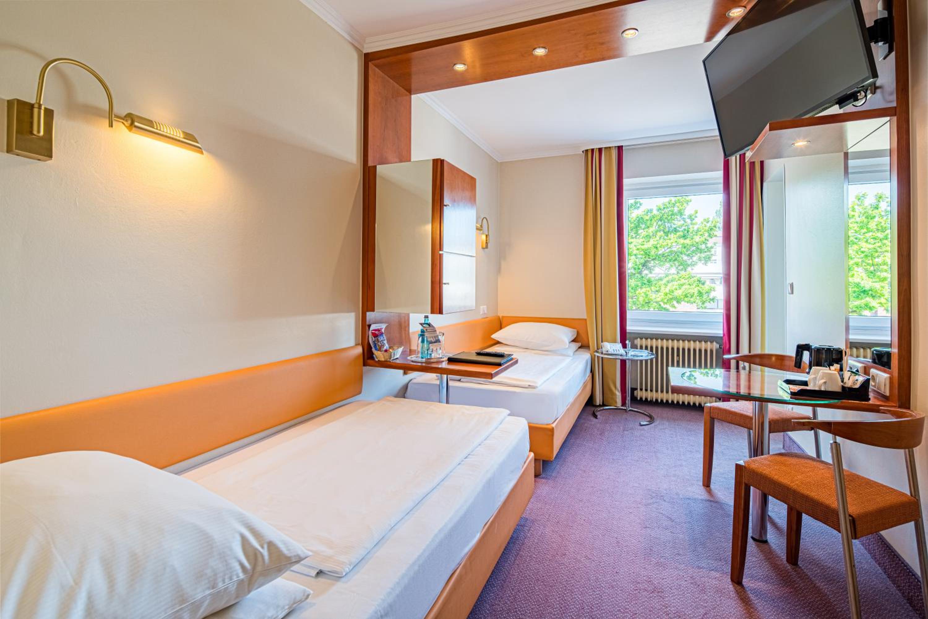 Standard Double Room - Photo 11