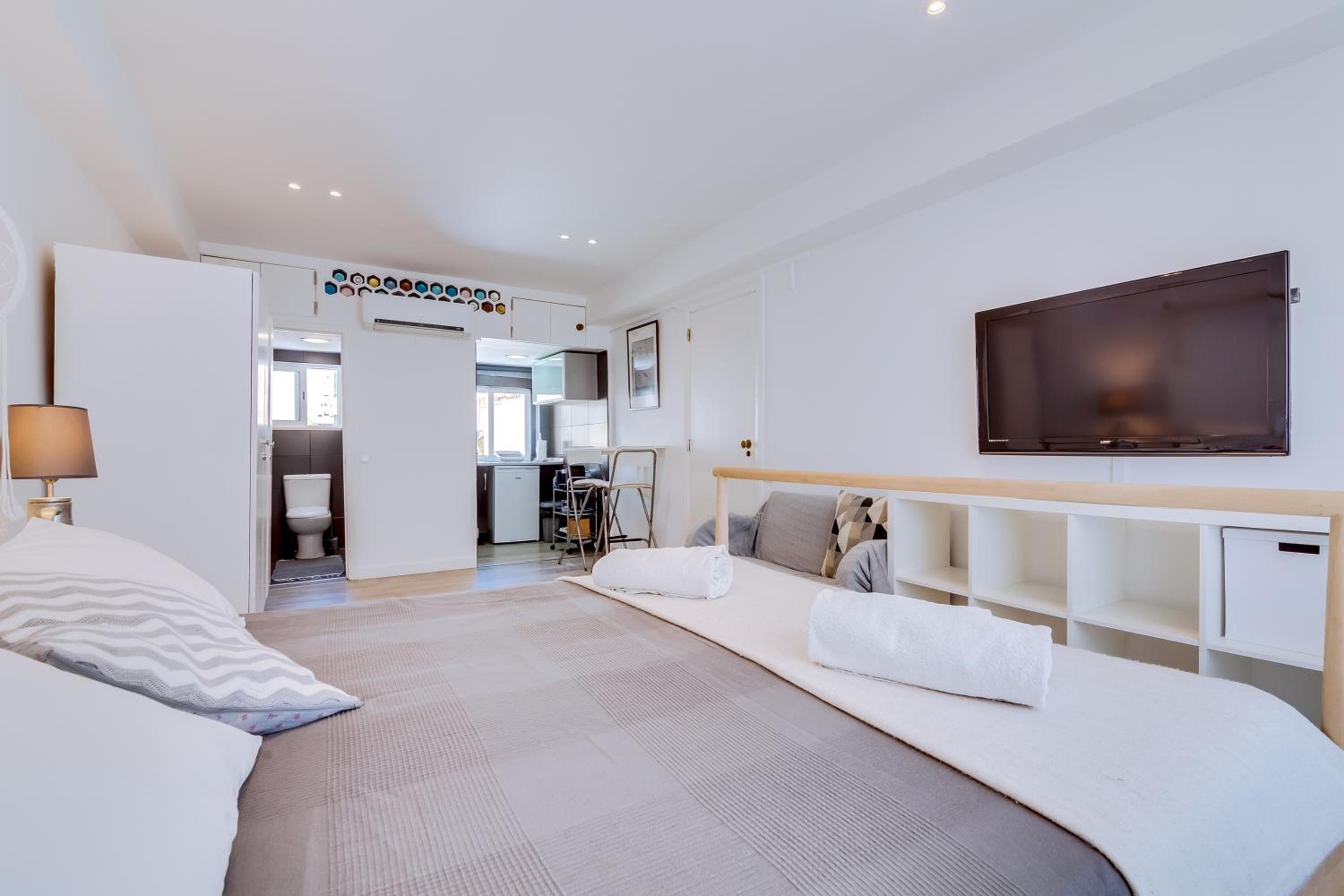 Suite - Photo 7