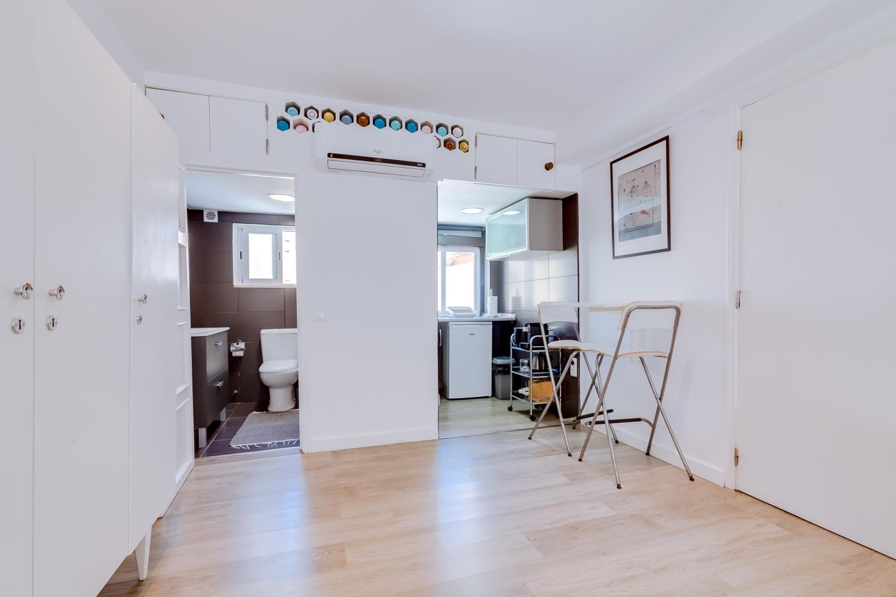 Suite - Photo 10