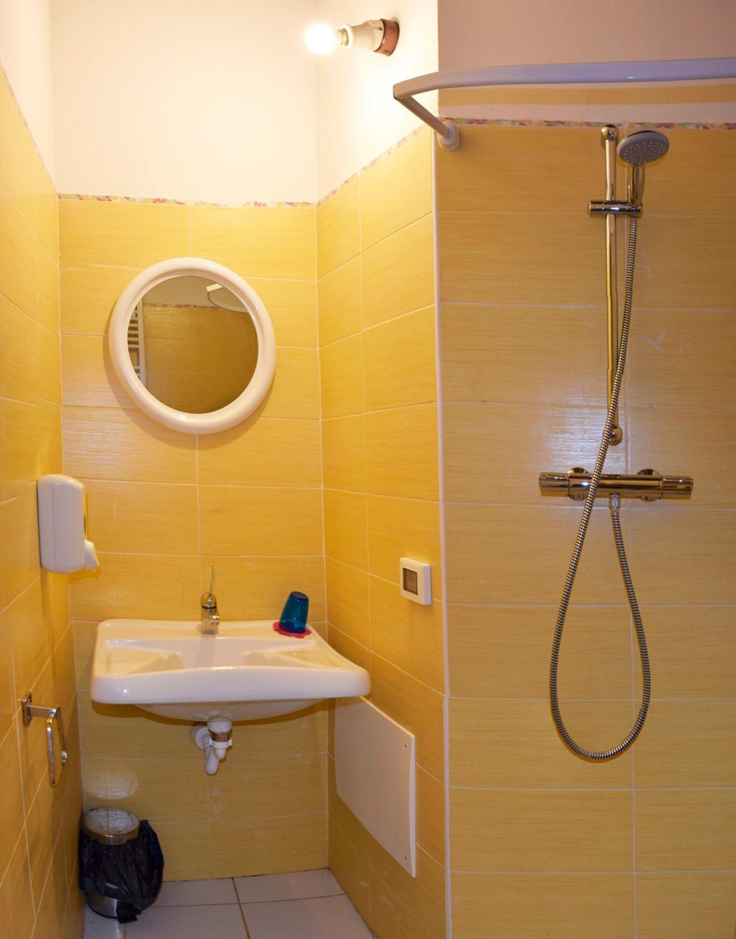 Twin Room with Private External Bathroom photo 3