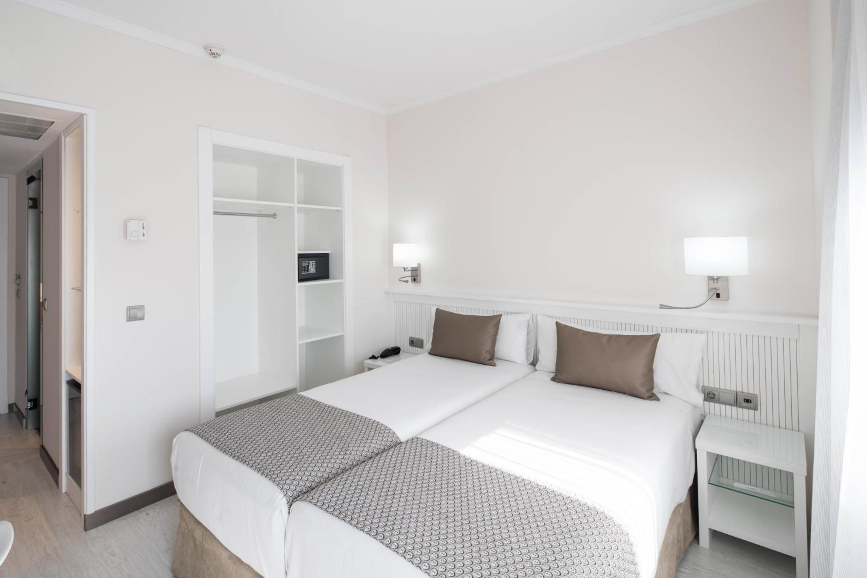 Double or Twin Room photo 2
