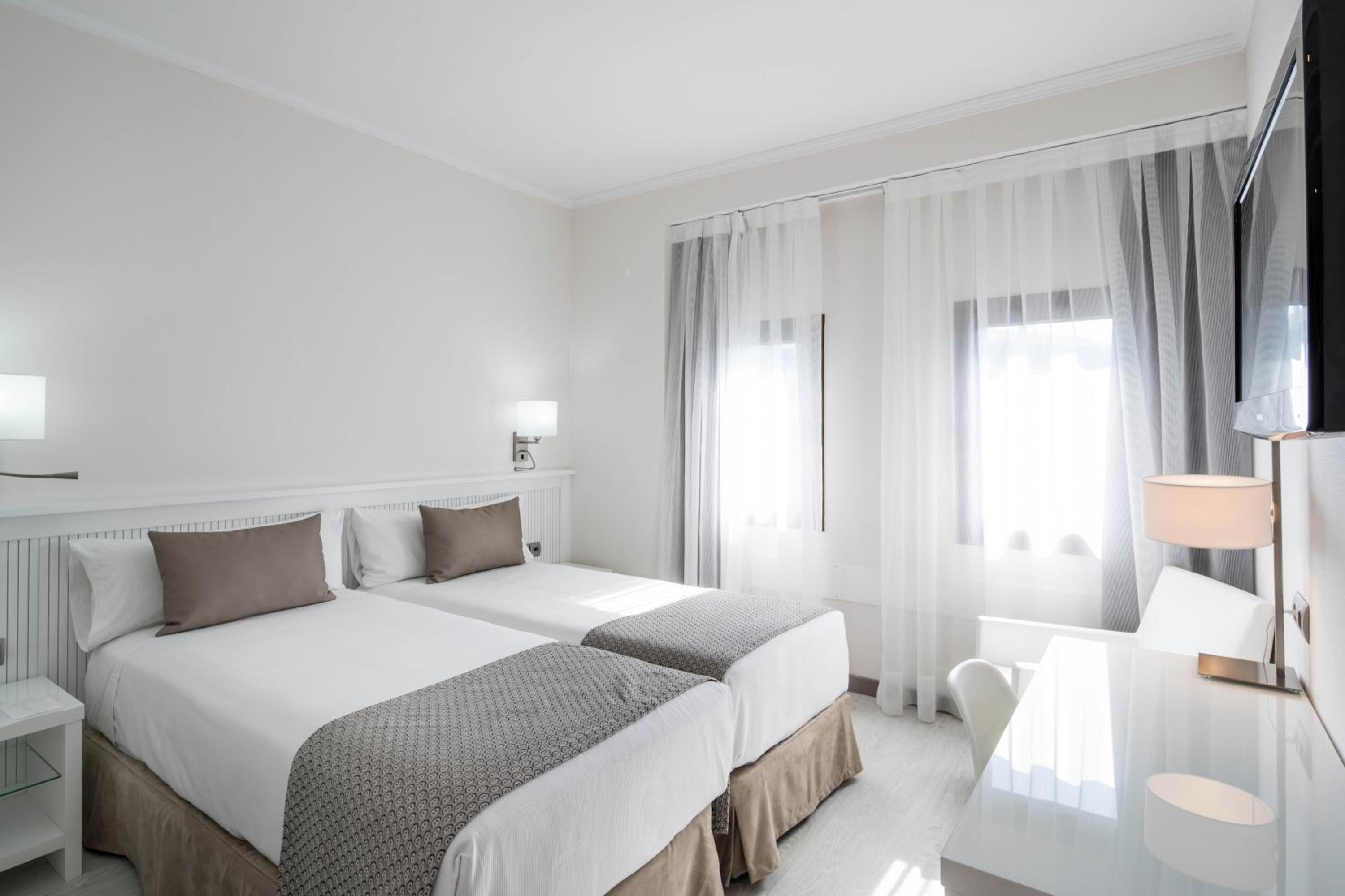 Double or Twin Room photo 3