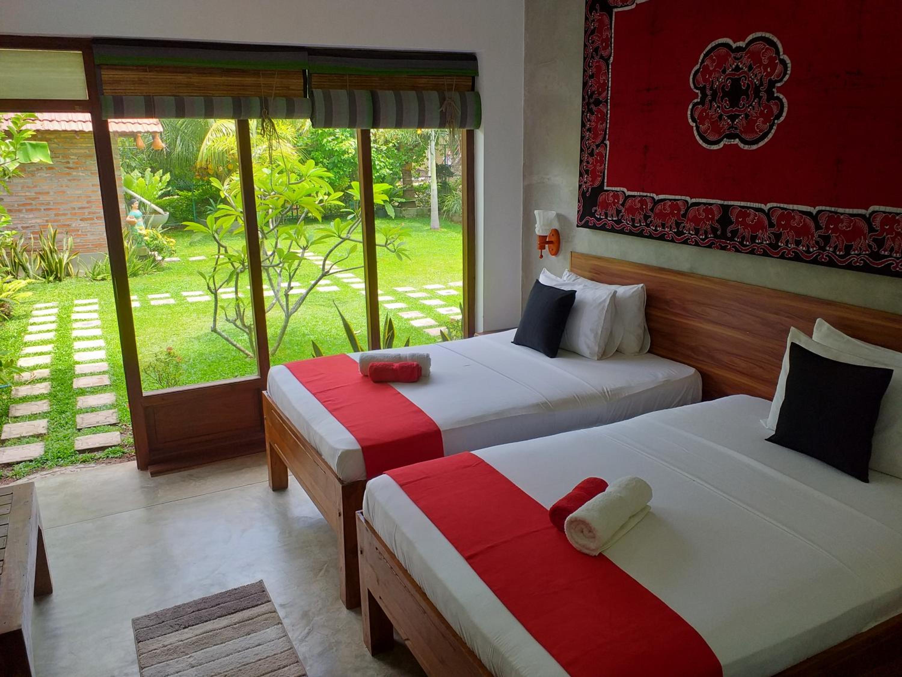 Deluxe Twin Room with Garden & Canal View photo 1
