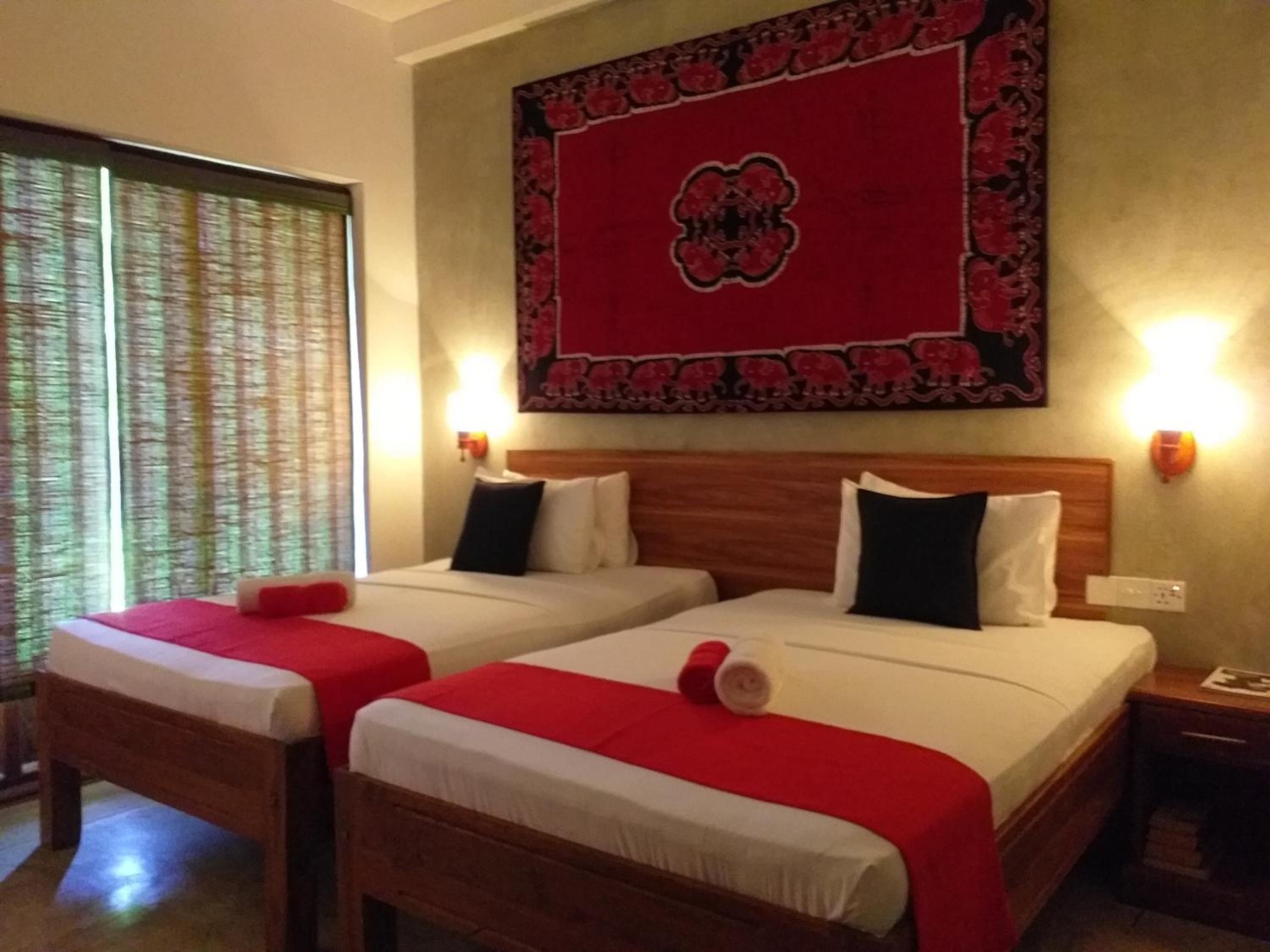 Deluxe Twin Room with Garden & Canal View photo 3