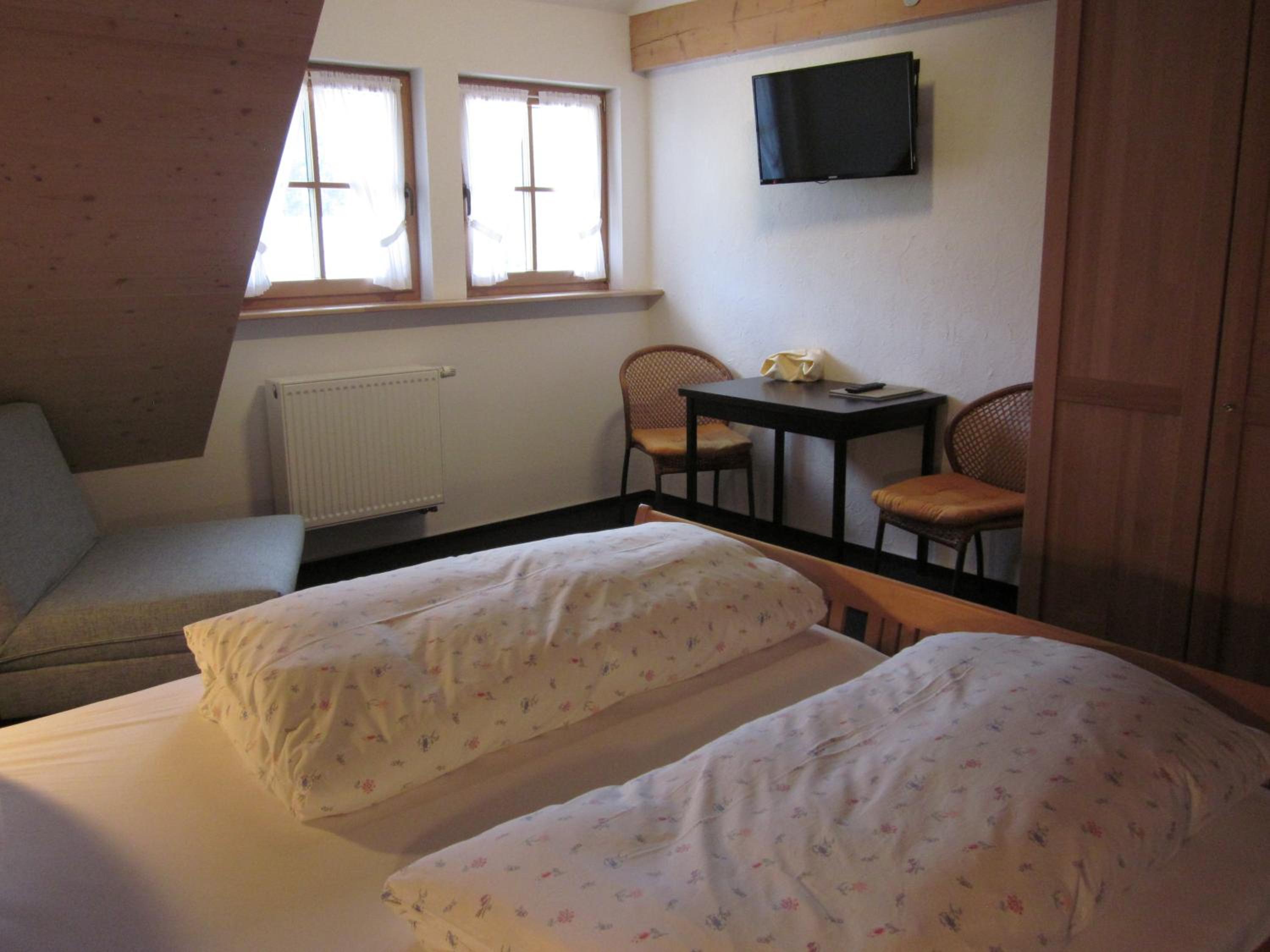 Double Room with Private External Bathroom - Photo 3