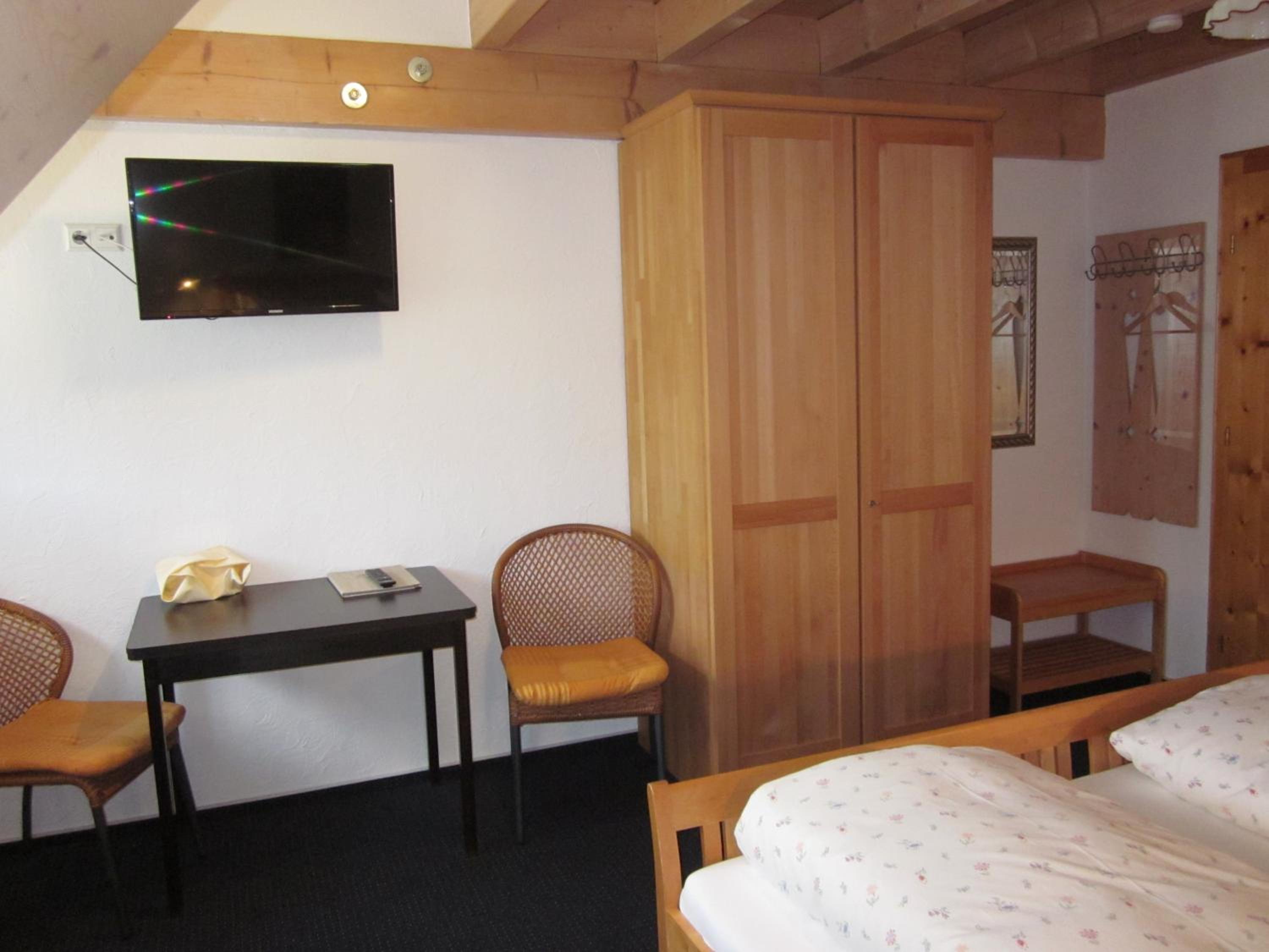 Double Room with Private External Bathroom - Photo 6