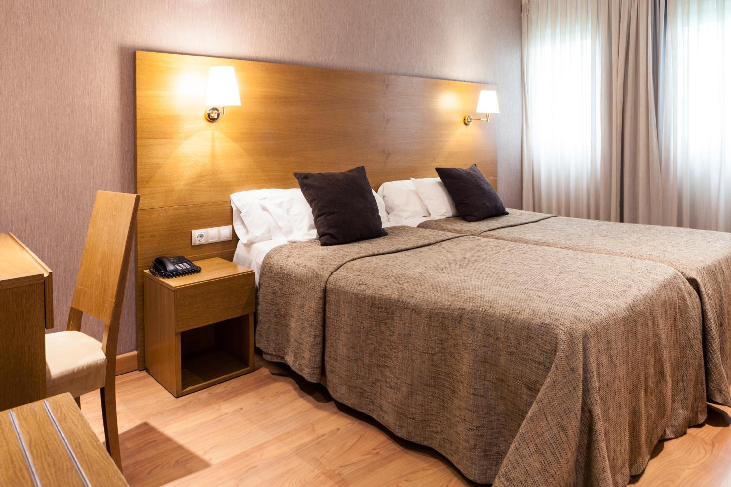 Double or Twin Room - Photo 4