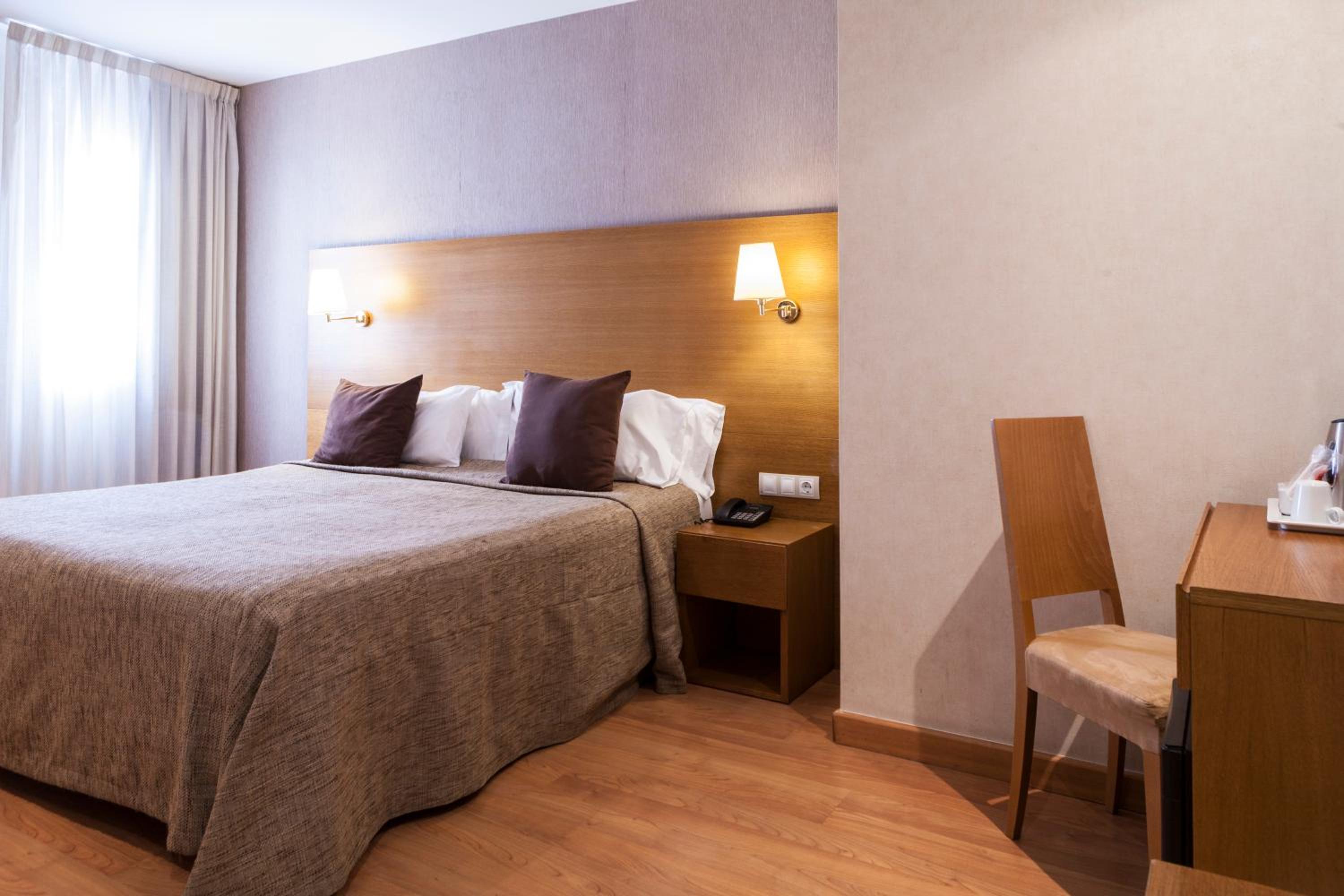 Double or Twin Room - Photo 5