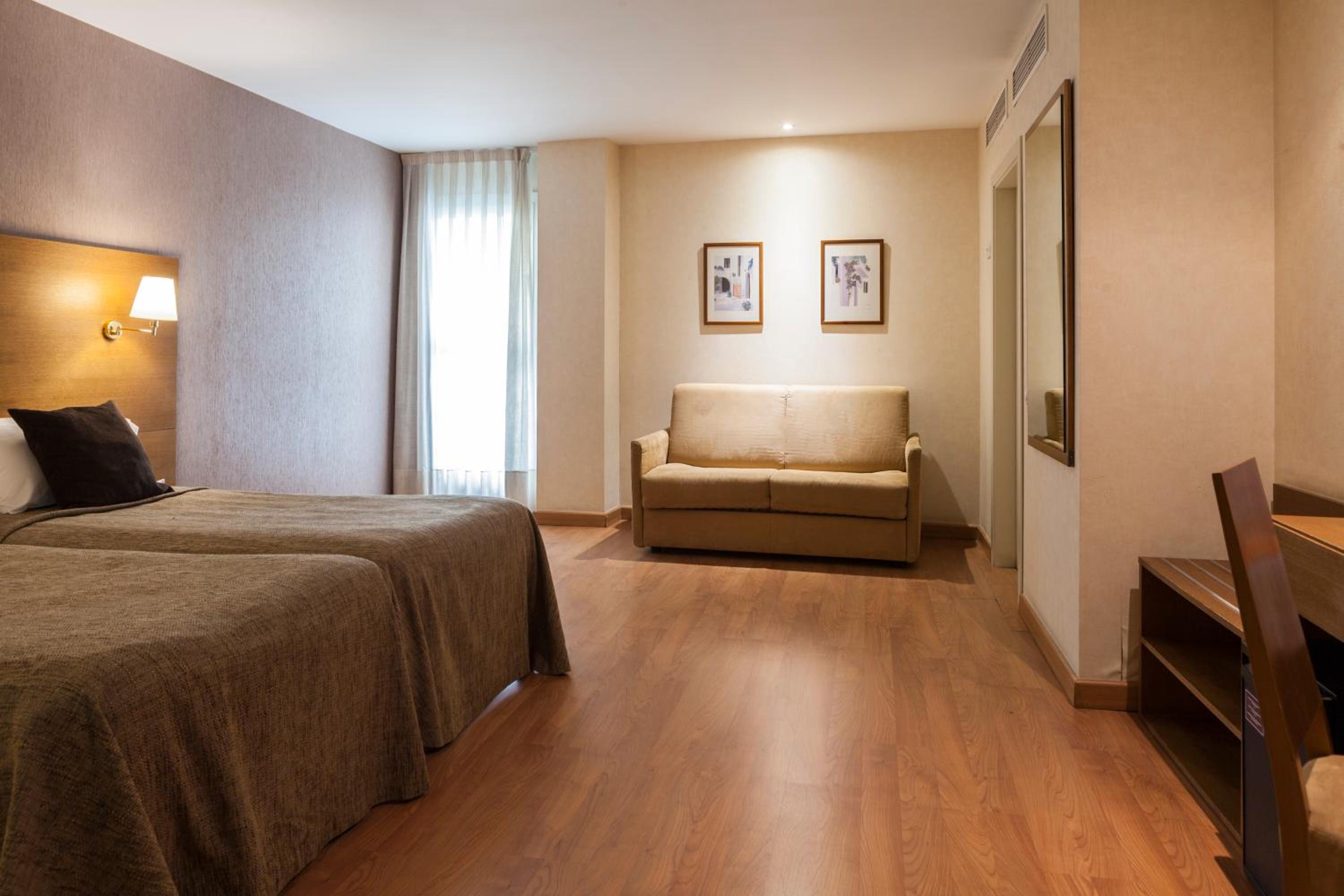 Double or Twin Room with Extra Bed - Photo 4