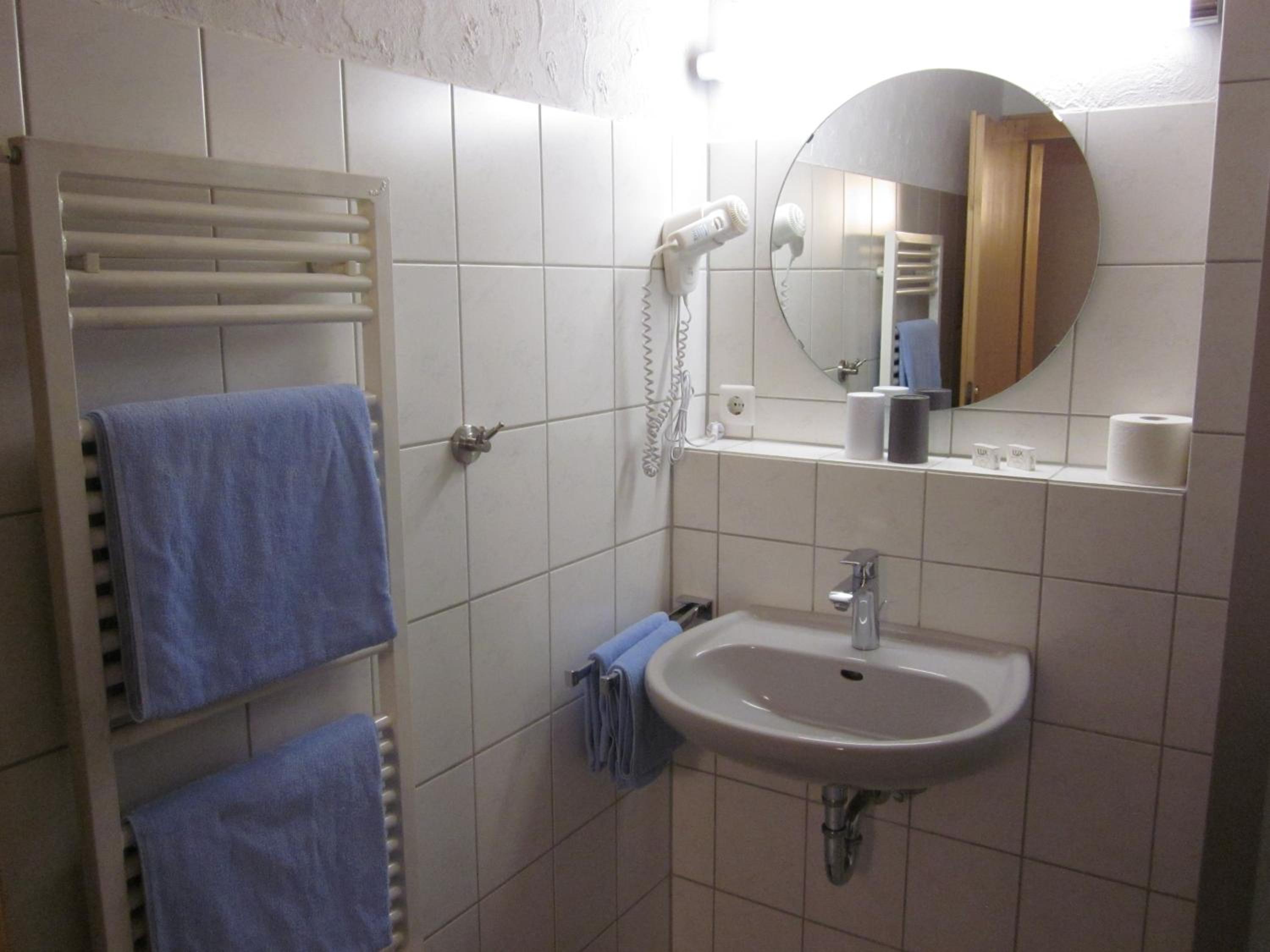 Double Room with Private External Bathroom - Photo 5