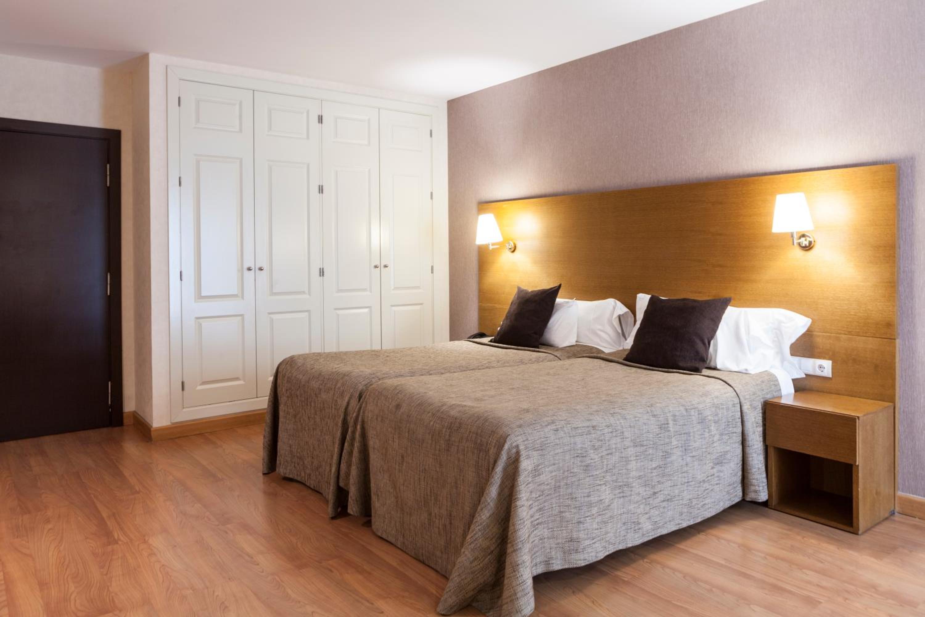 Double or Twin Room - Photo 1