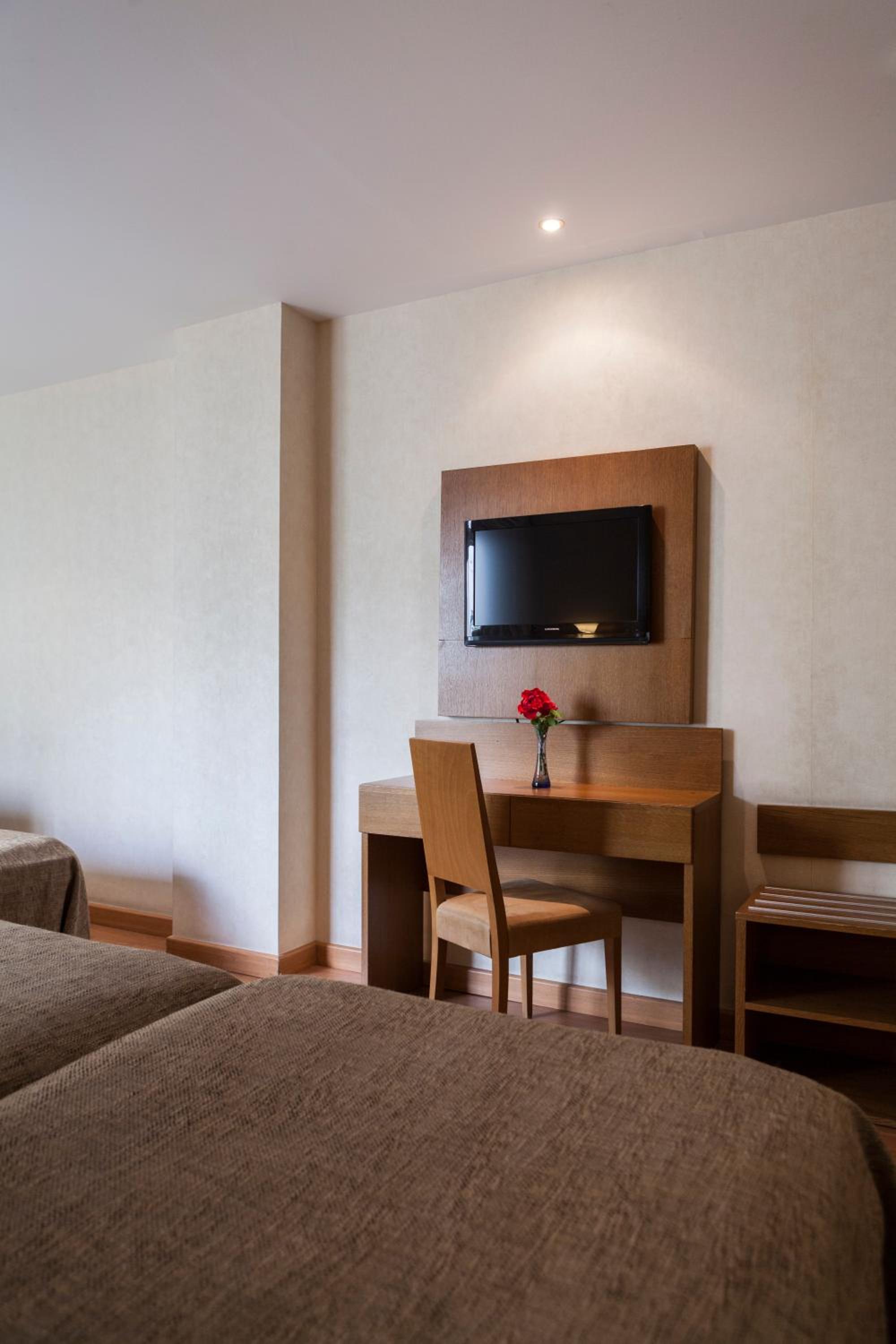 Family Room - Photo 4