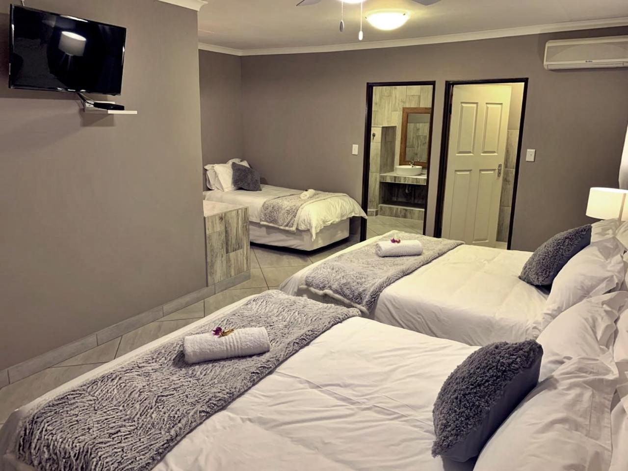 Family Room - Photo 3