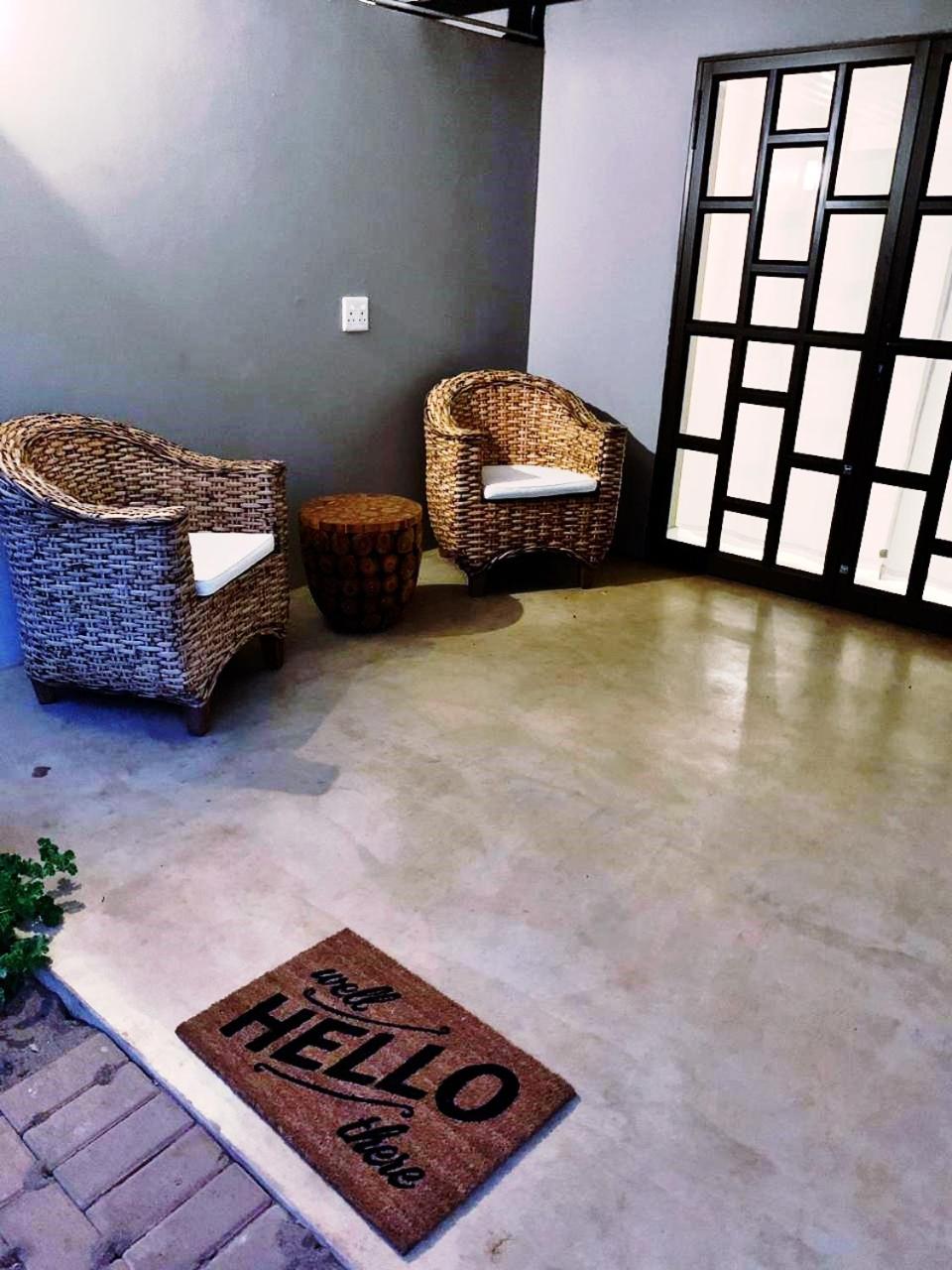 Family Room - Photo 2