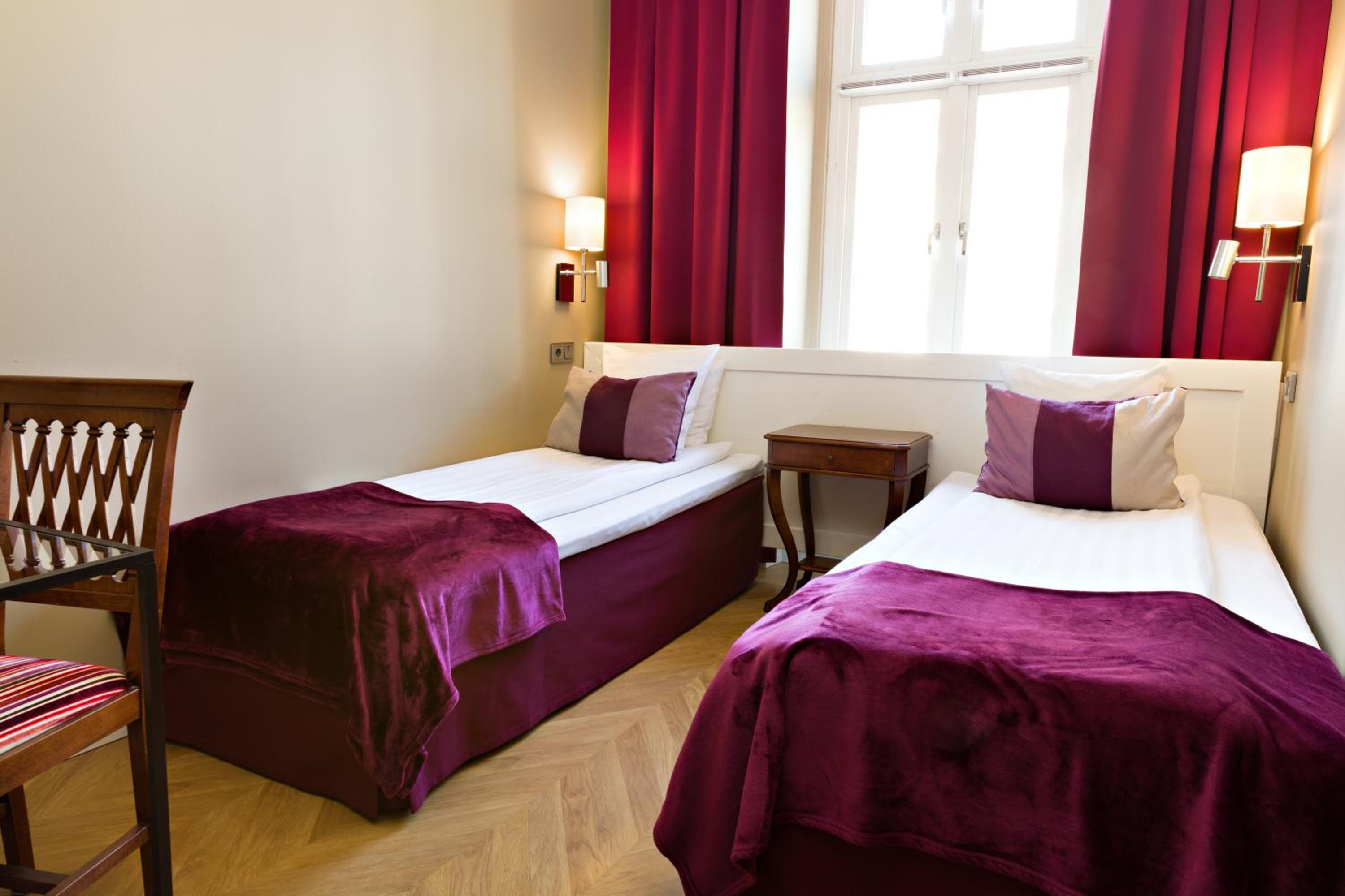 Standard Double Room with Two Single Beds - Non-Smoking photo 2