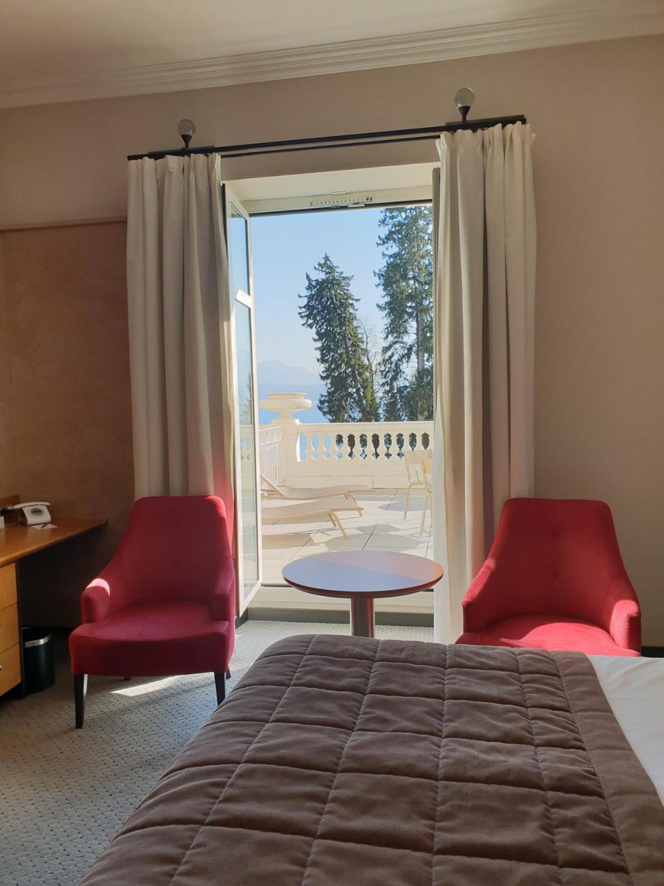 Deluxe Lake Room with Terrace - Spa Access Included - Reservation Needed