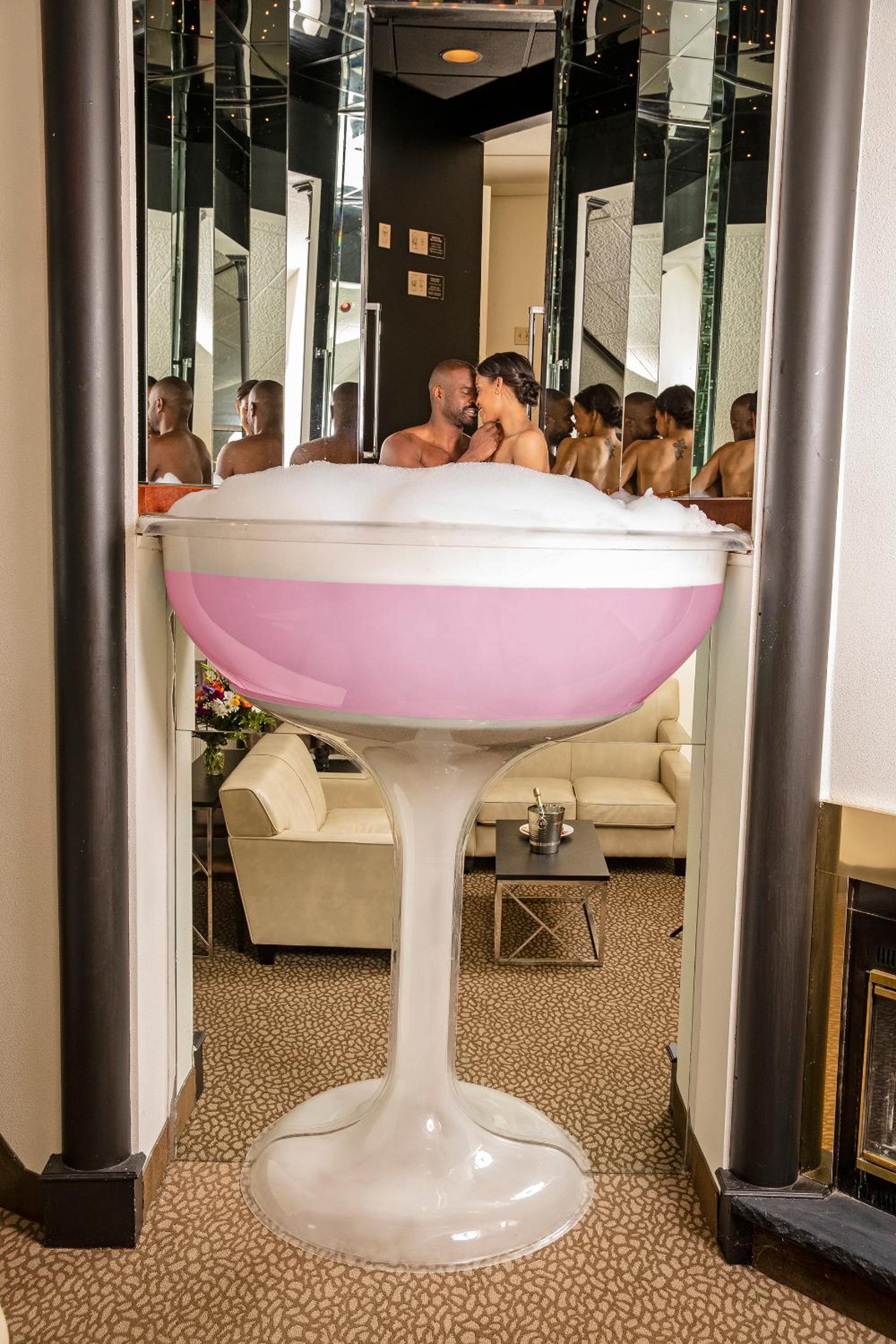 Champagne Tower Suite  - Photo 5