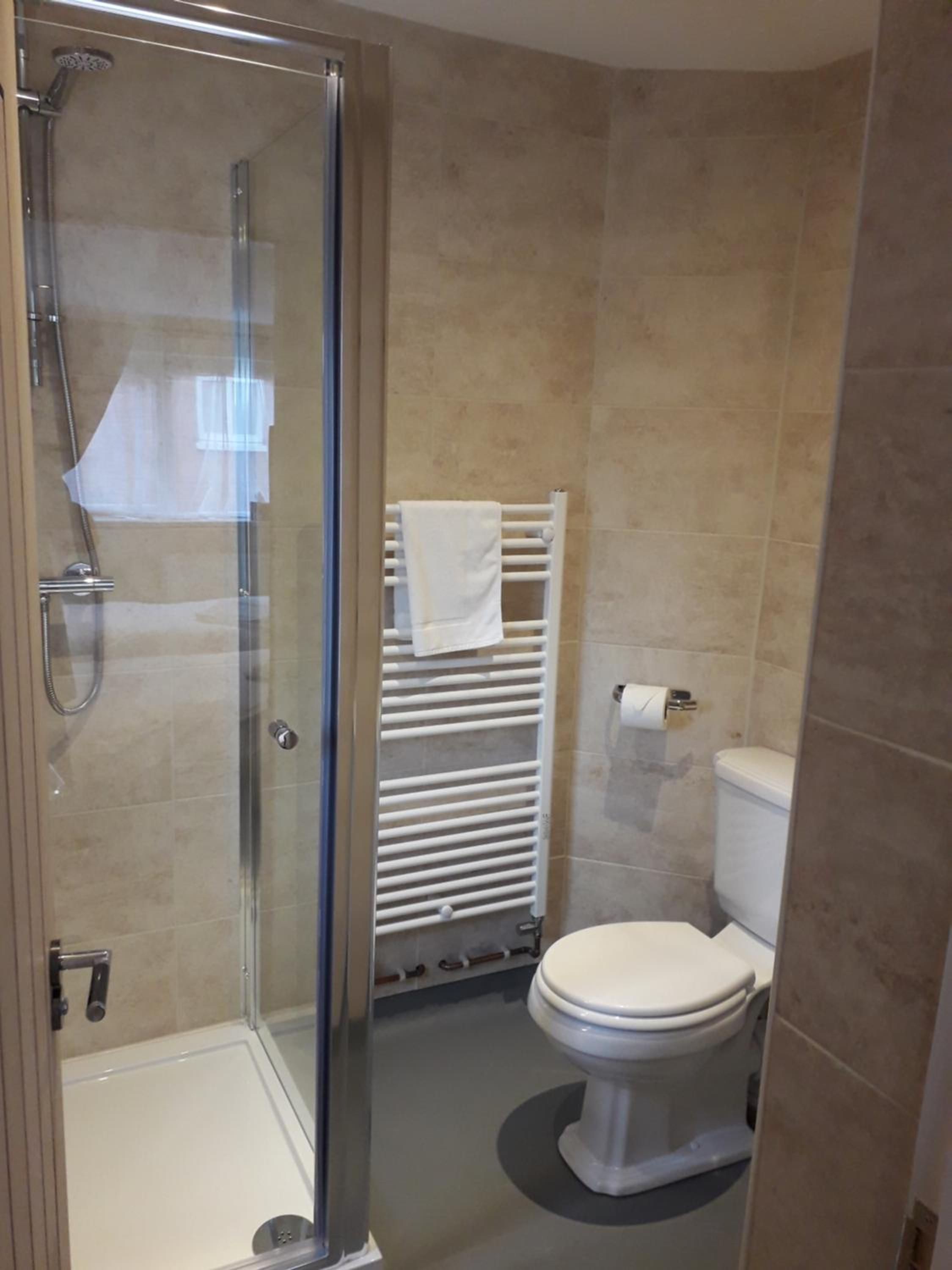 Twin Room with Private Bathroom - Photo 4