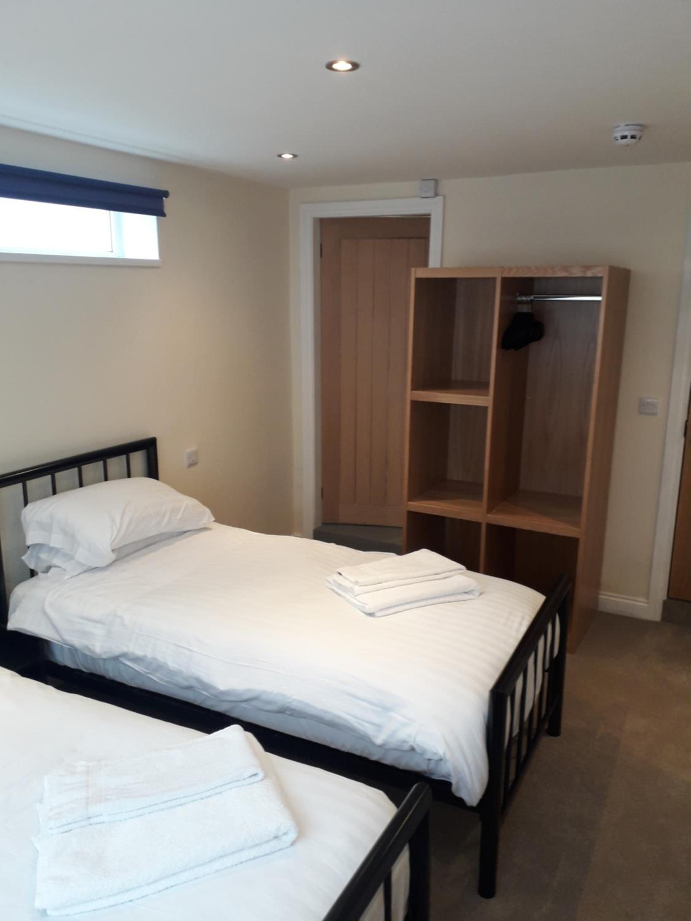 Twin Room with Private Bathroom - Photo 1