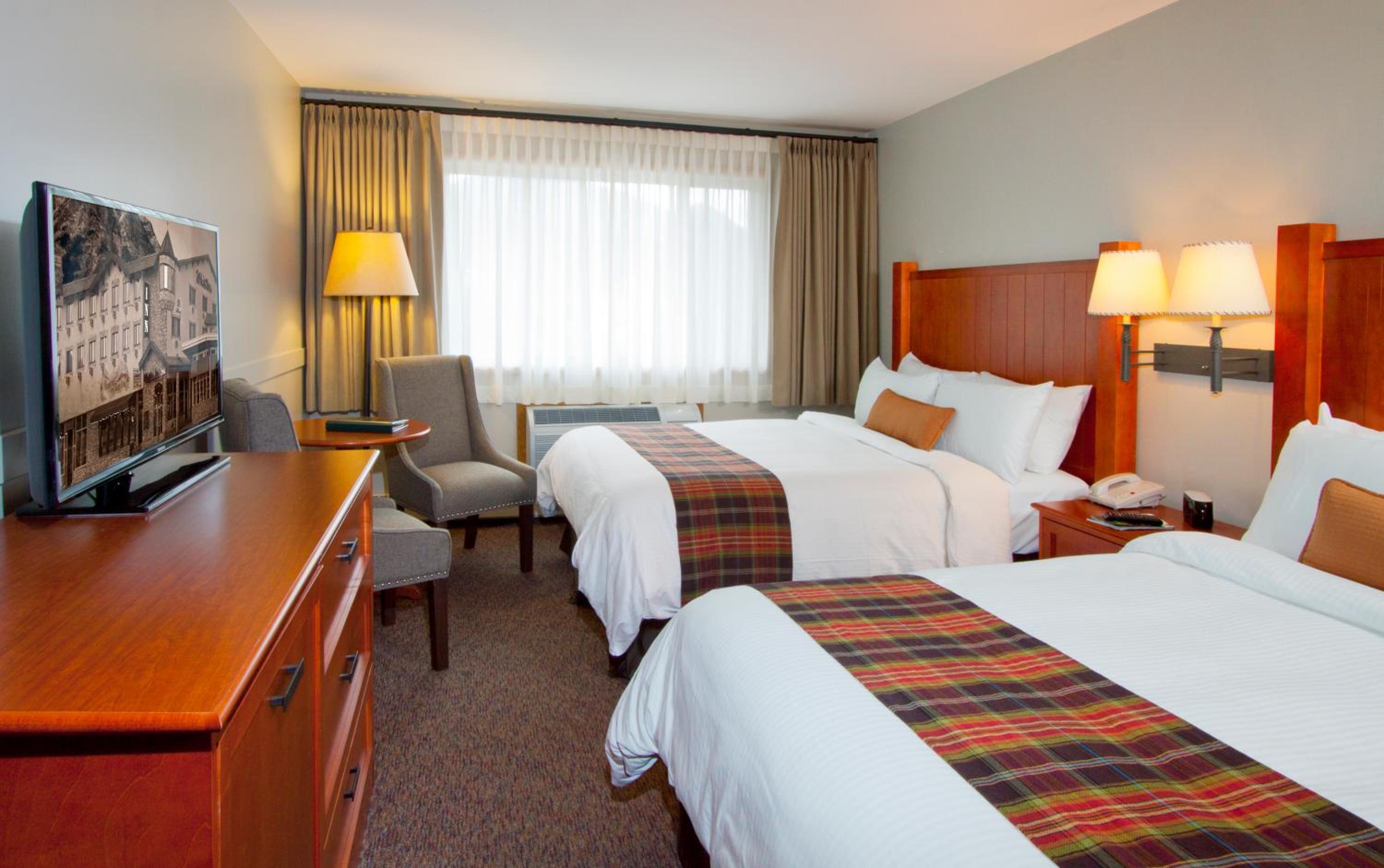 Queen Room with Two Queen Beds photo 2