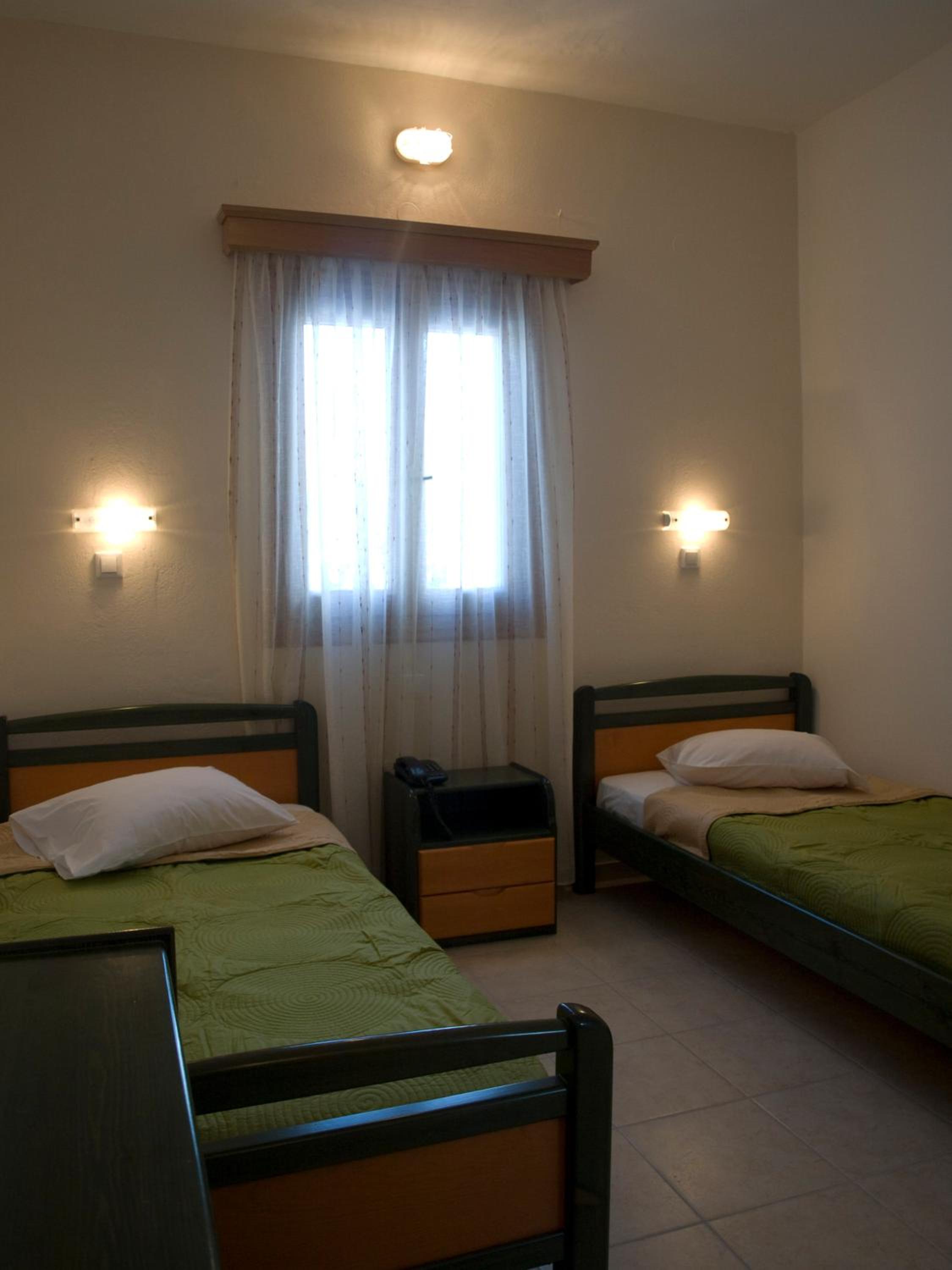 Economy Twin Room photo 2