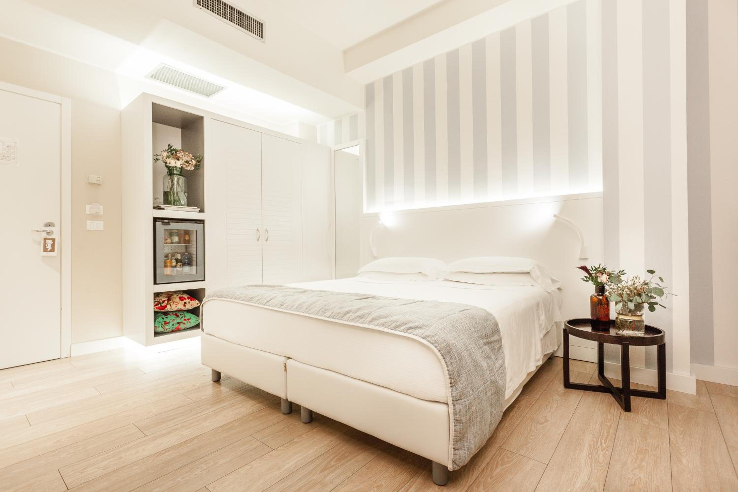 Superior Room with Sea Side View - Photo 12