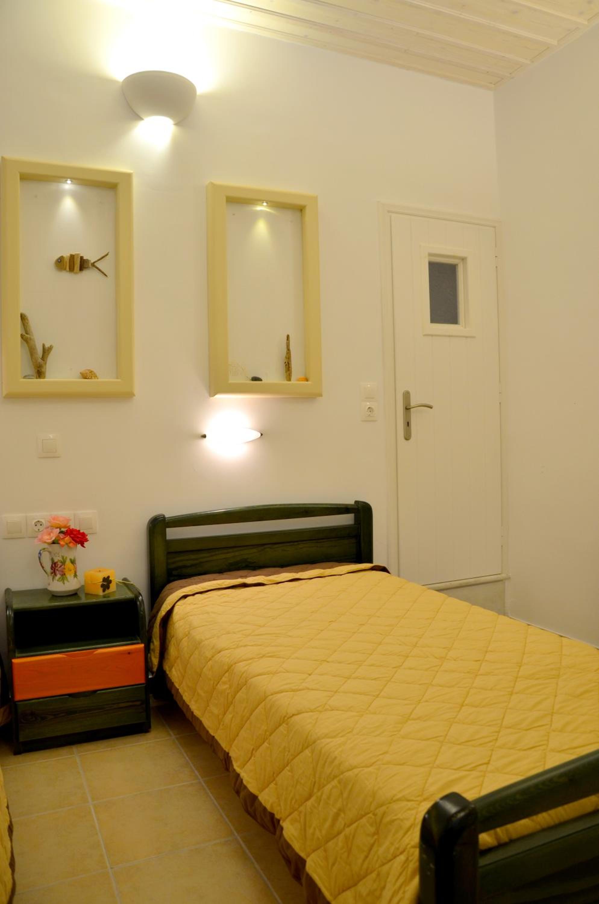 Double Room with Garden View - Photo 3