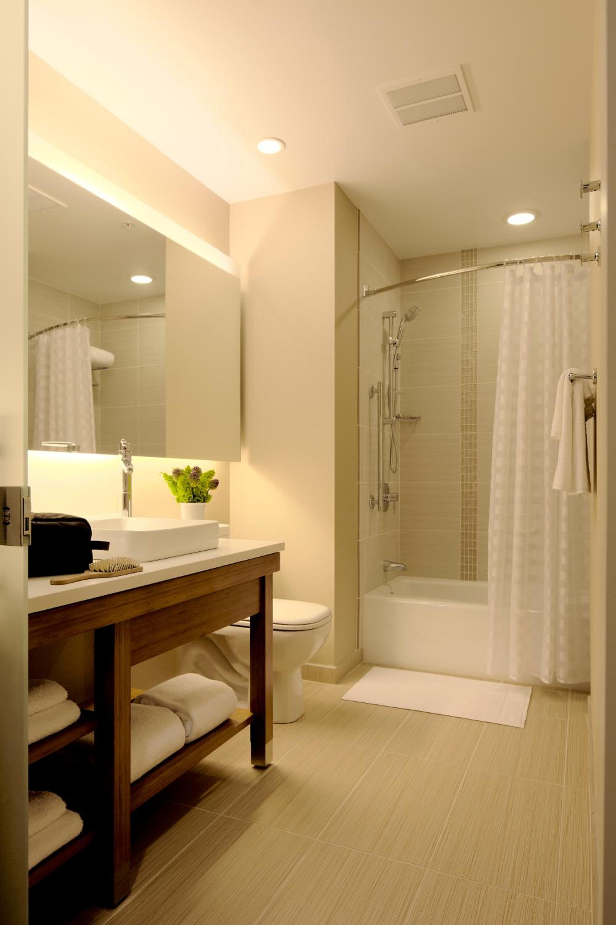 King Room with Sofa Bed and Roll-In Shower - Disability Access photo 2