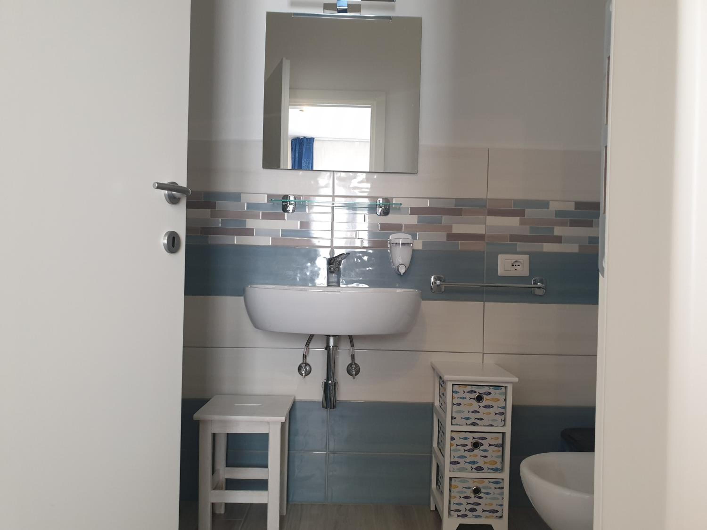 Double or Twin Room with Private Bathroom - Photo 29