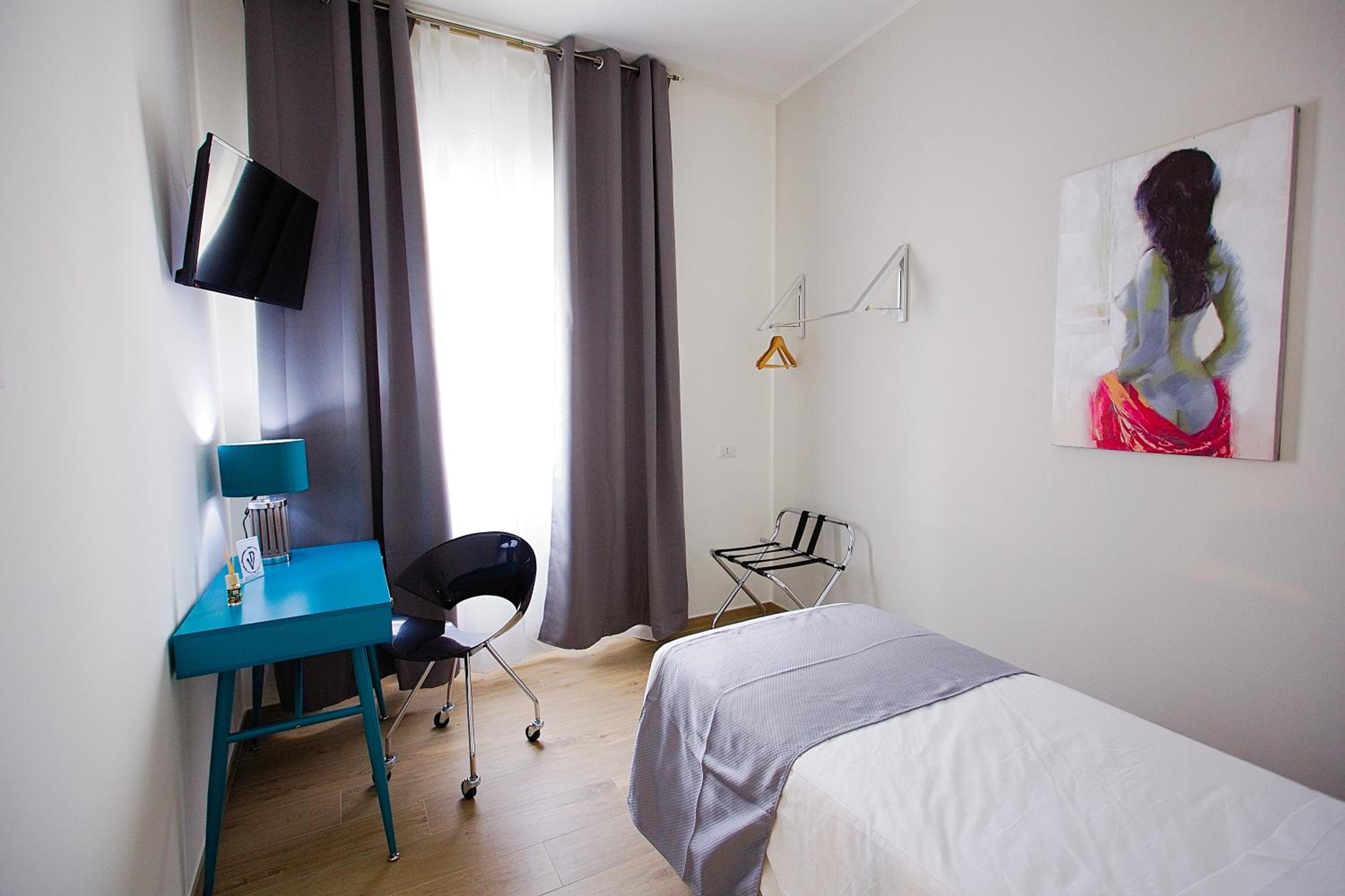 Single Room with Private Bathroom photo 2